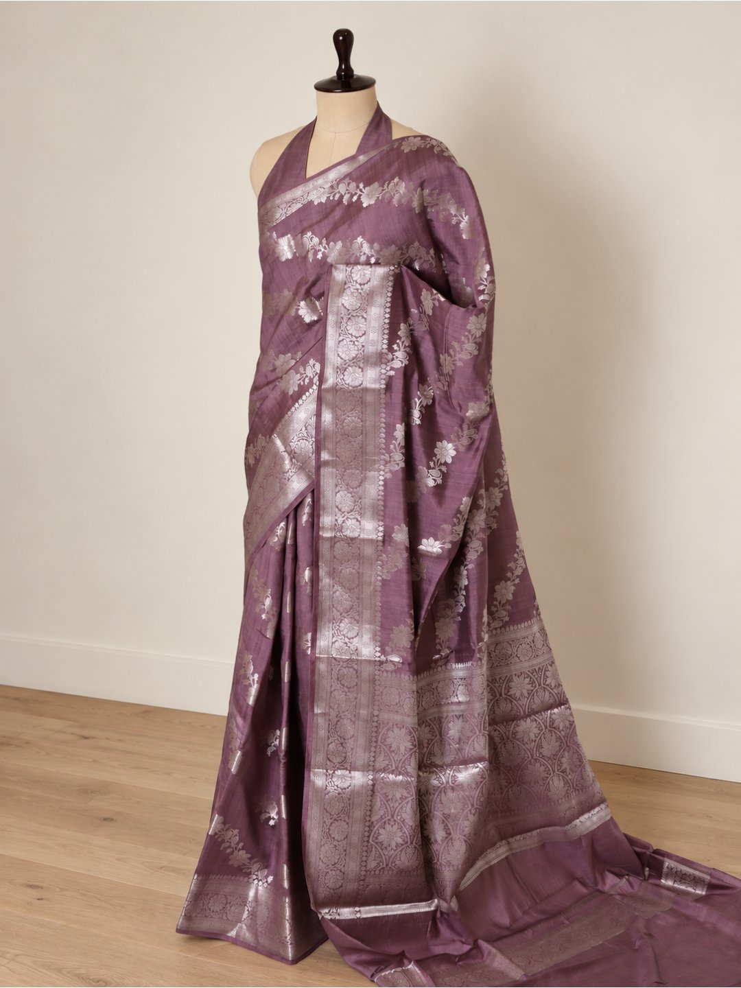 Dusty mauve purple with silver-toned detailing Chiniya Silk Banarasi saree pallu detail
