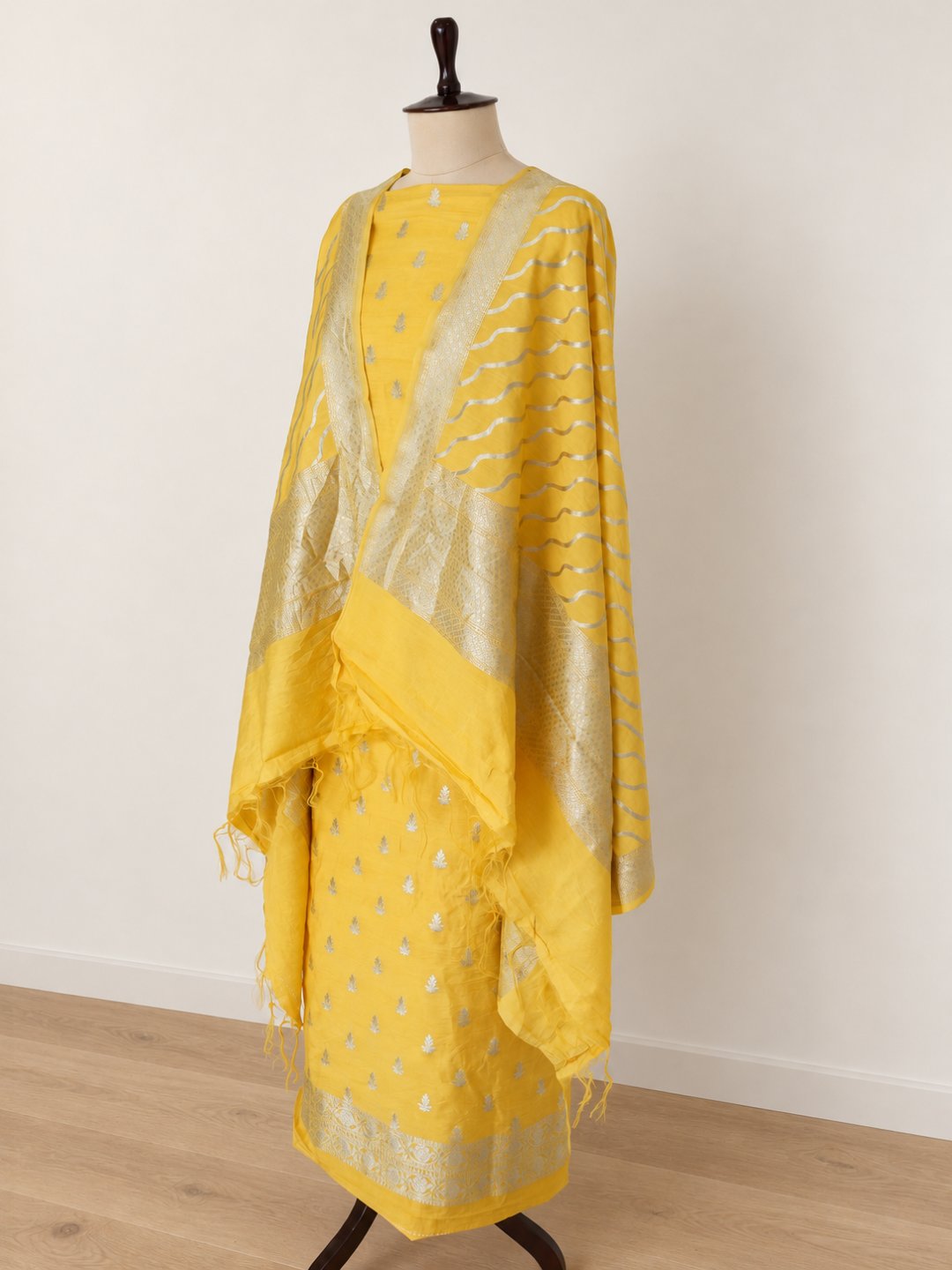 Bright yellow with silver-toned detailing Cotton Banarasi suit dupatta detail