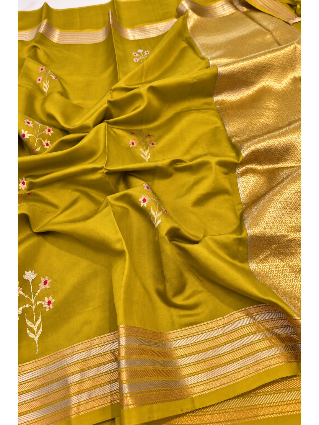 Mehandi Green Katan Silk Banarasi saree full spread