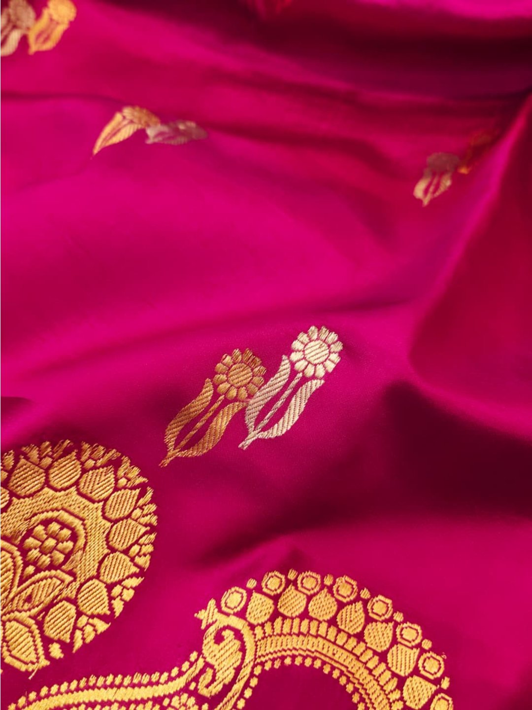 Rani Pink Katan Silk Banarasi saree border closeup