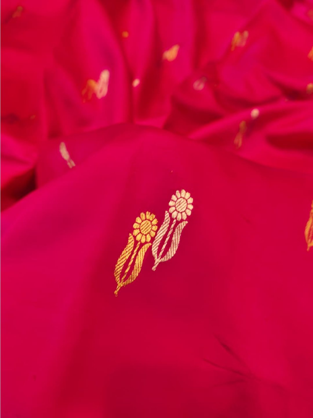Fuchsia Pink Katan Silk Banarasi saree full spread