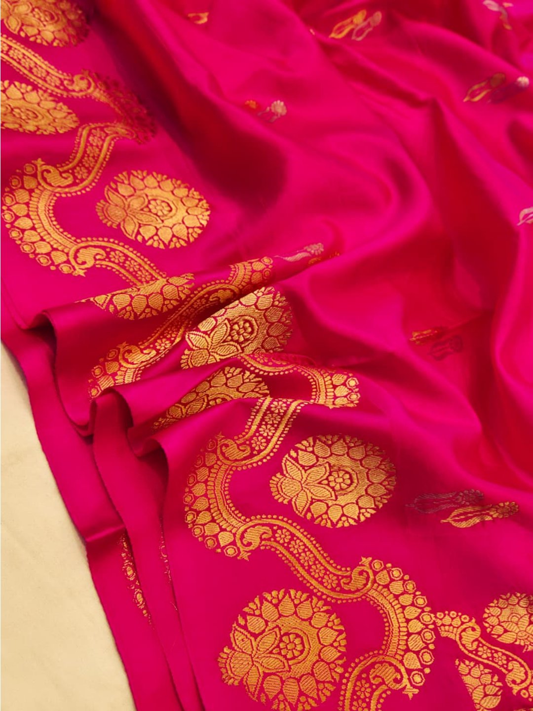Fuchsia Pink Katan Silk Banarasi saree texture detail