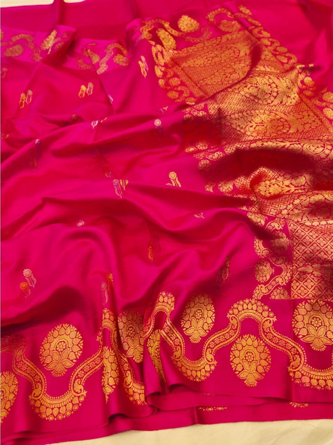Fuchsia Pink Katan Silk Banarasi saree pallu detail