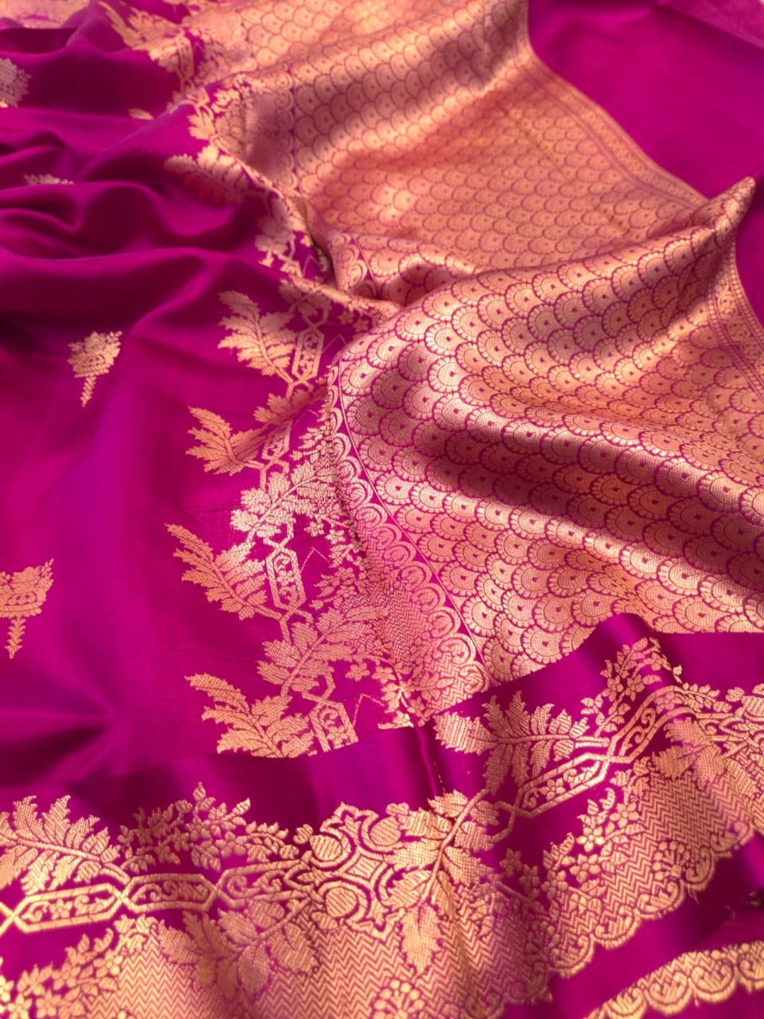 Magenta Pink Katan Silk Banarasi saree pallu detail