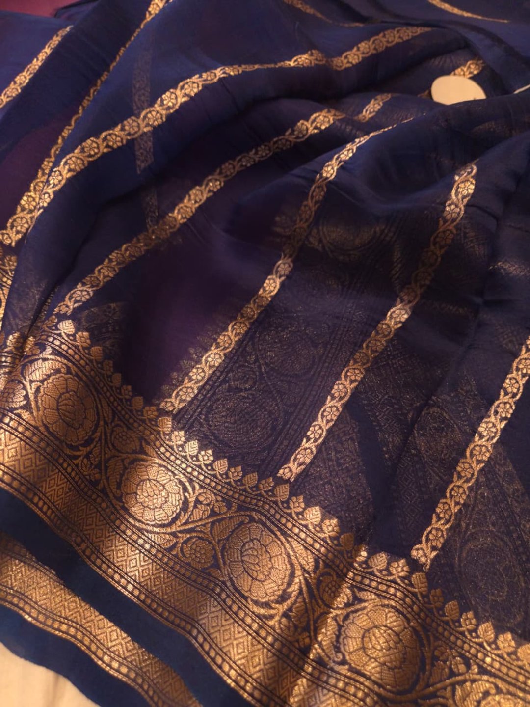 Levender with Blue border Kora Silk Banarasi saree texture detail
