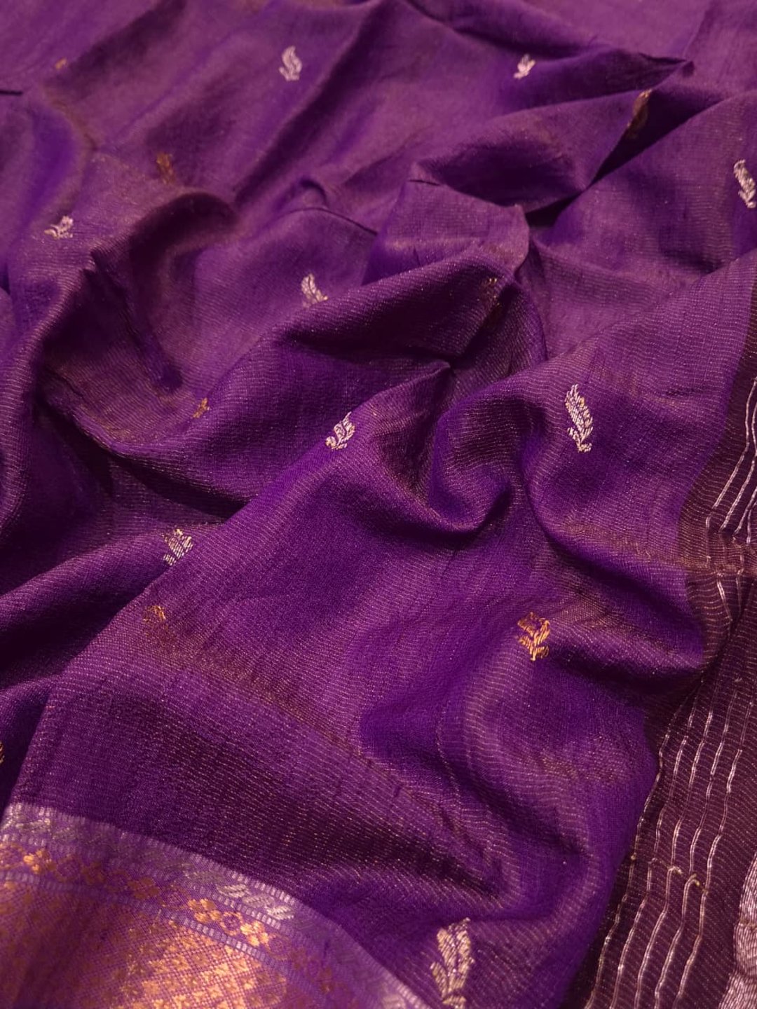 Deep Purple Tussar Silk Banarasi saree border closeup