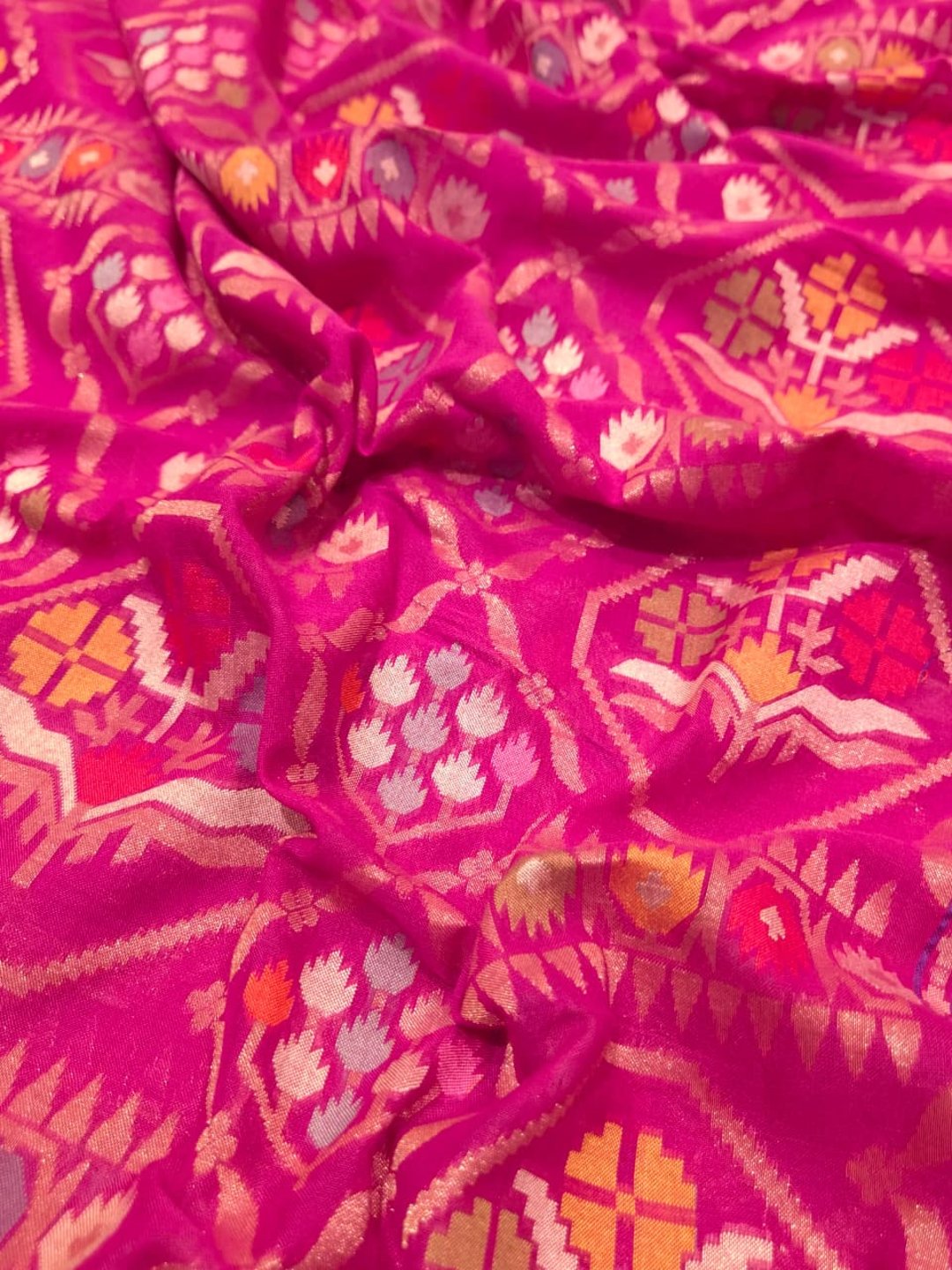 Dark Pink Cotton Banarasi saree border closeup