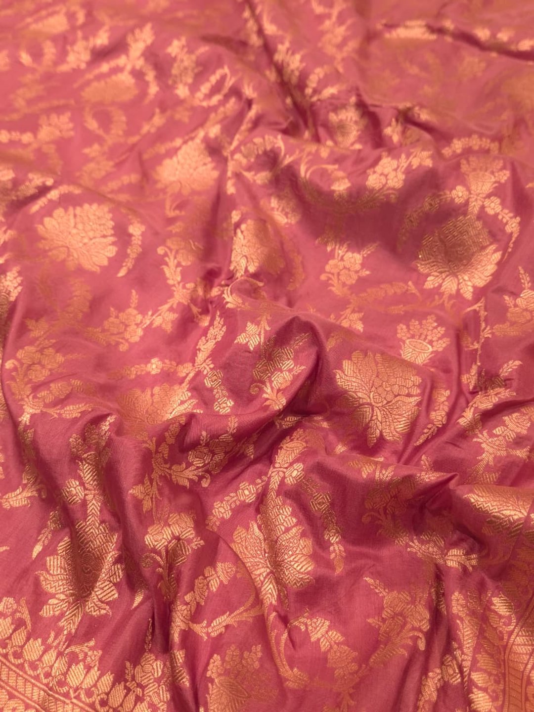 Soft Rose PInk Katan Silk Banarasi saree border closeup
