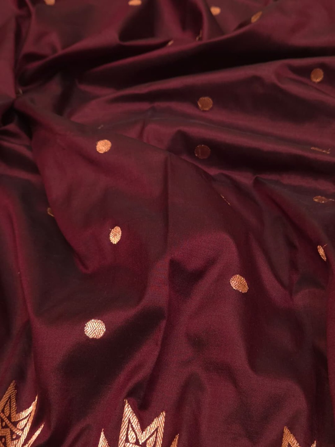 Deep Maroon Katan Silk Banarasi saree border closeup