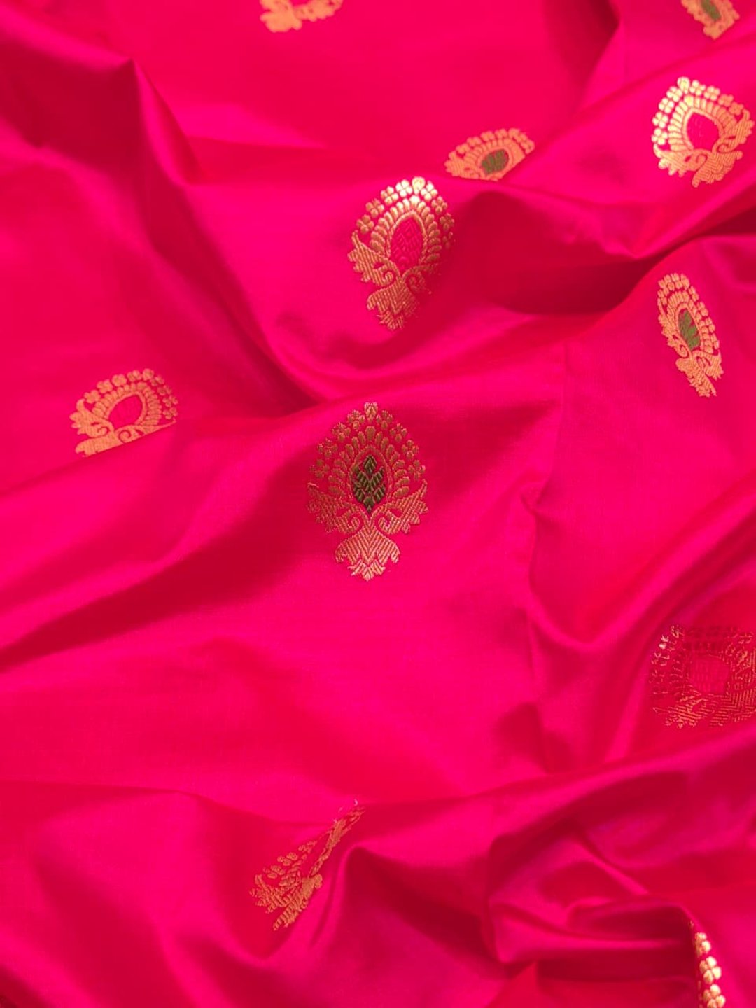 Dark Pink Katan Silk Banarasi saree border closeup