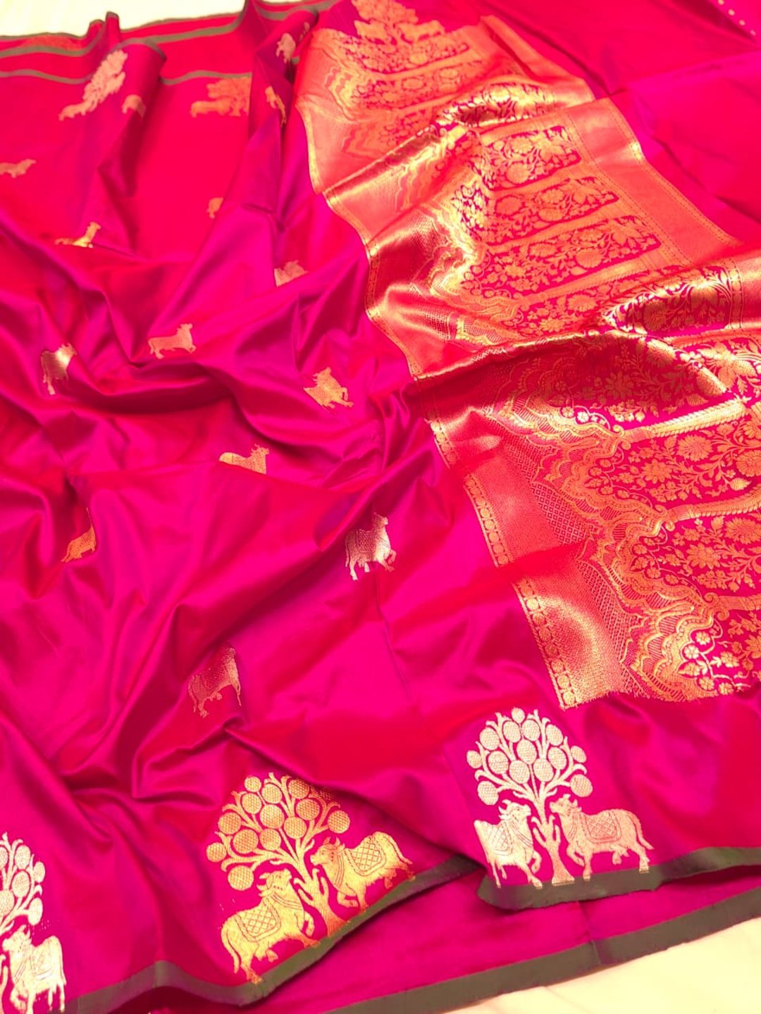 Rani Pink with gold-toned weaving Katan Silk Banarasi saree pallu detail