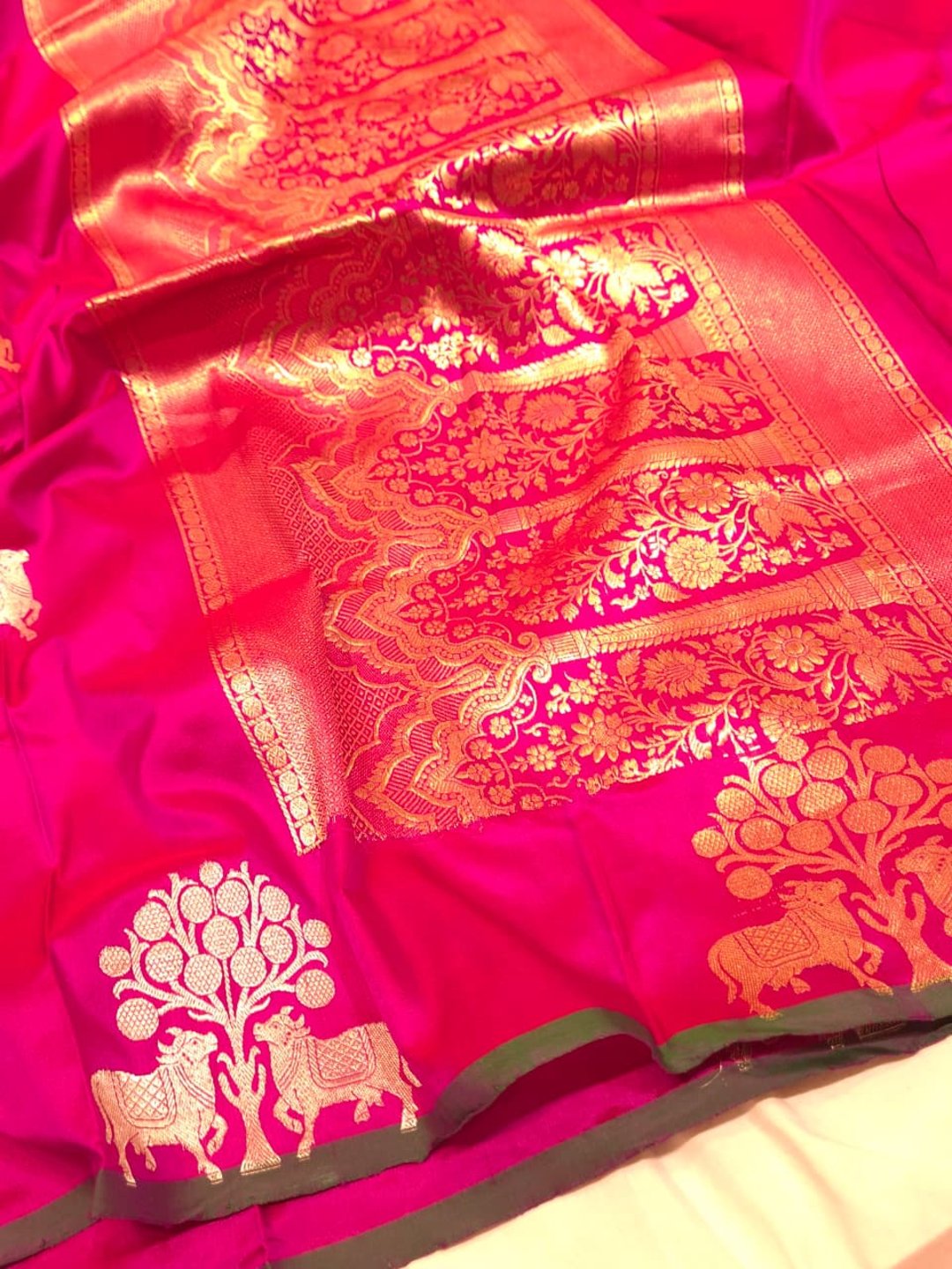 Rani Pink with gold-toned weaving Katan Silk Banarasi saree full spread