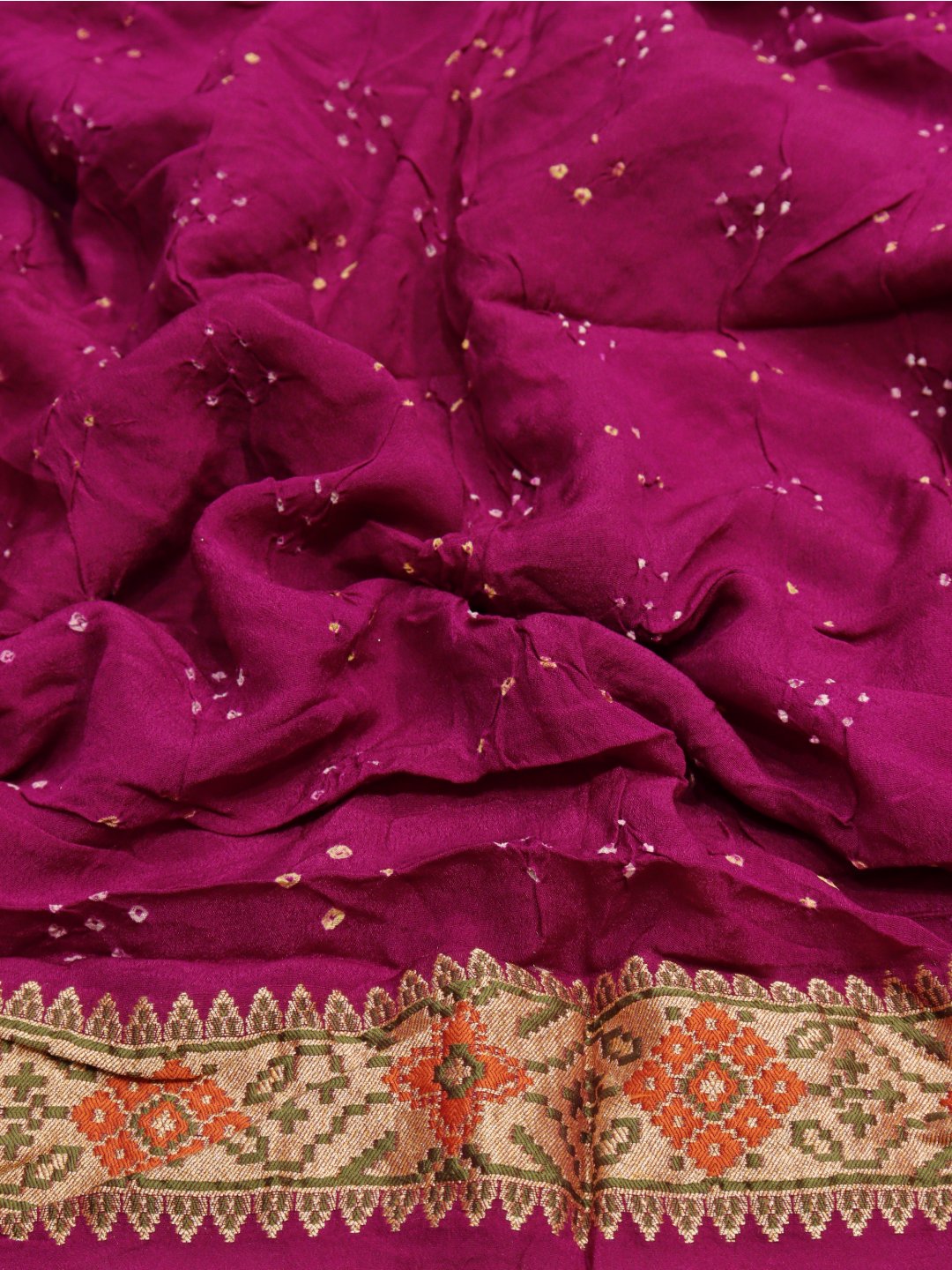 Rani pink Bandhani Banarasi saree full spread