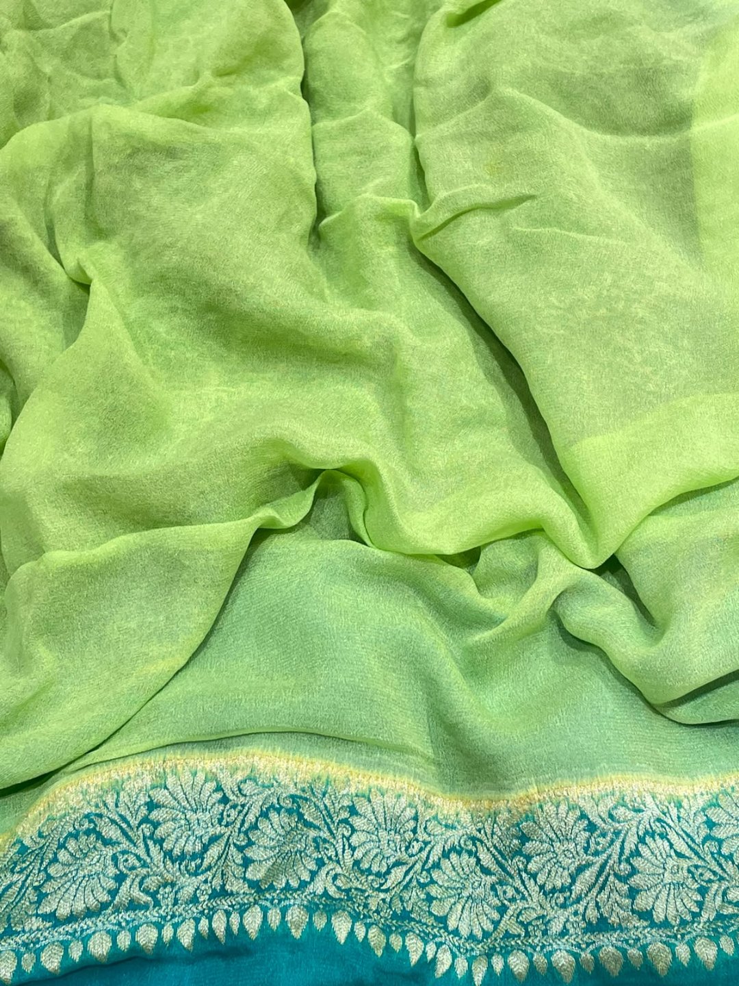 vibrant mix of light green and aqua blue. Chiffon Banarasi saree full spread
