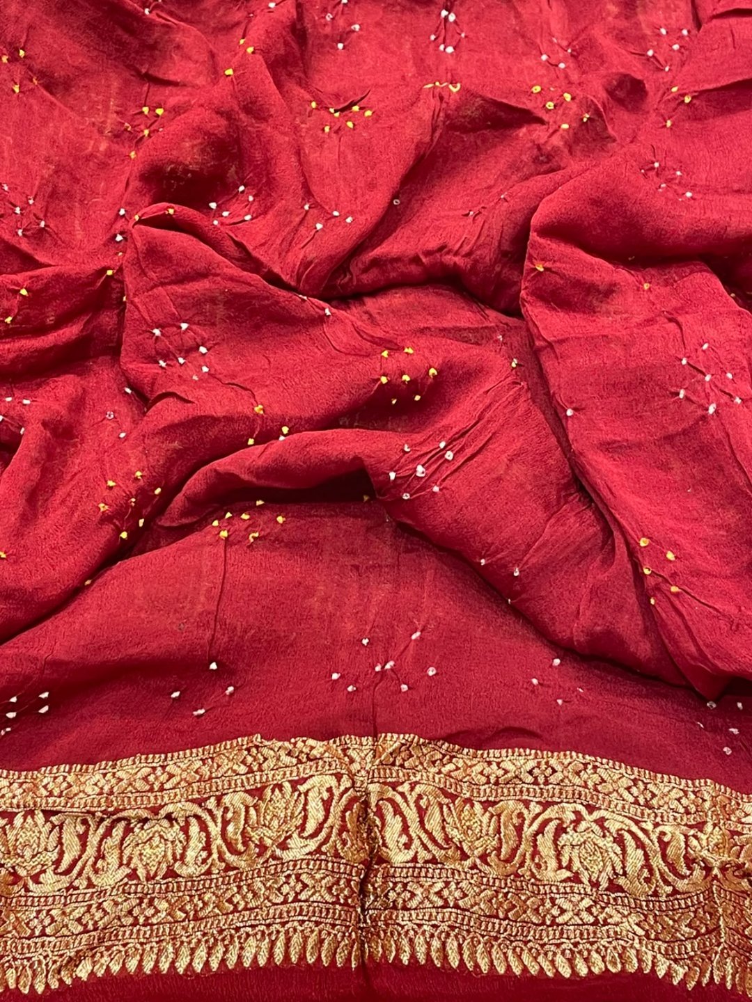 Maroon Bandhani Banarasi saree pallu detail