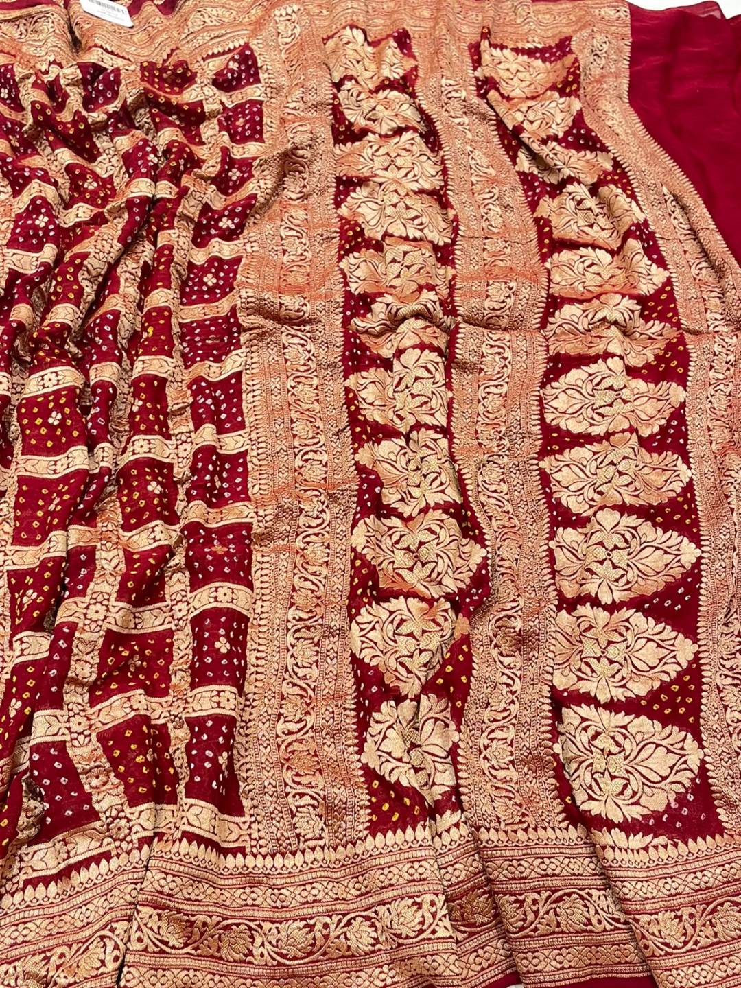 Maroon Bandhani Banarasi saree full spread