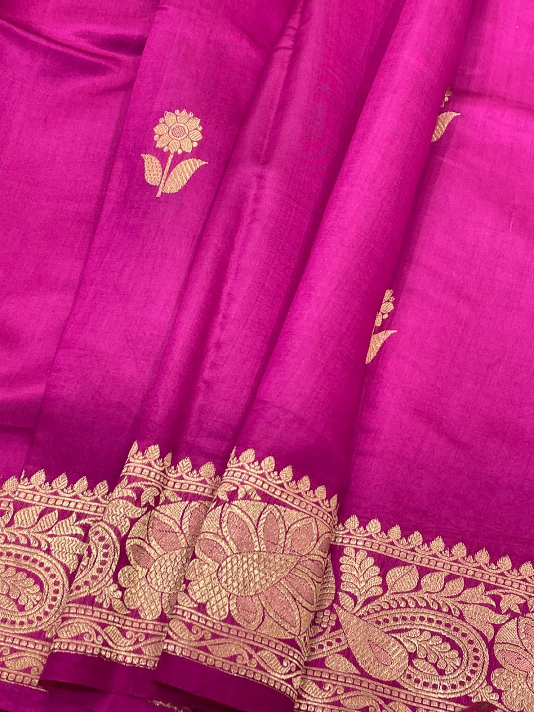Rani Pink Katan Silk Banarasi saree pallu detail