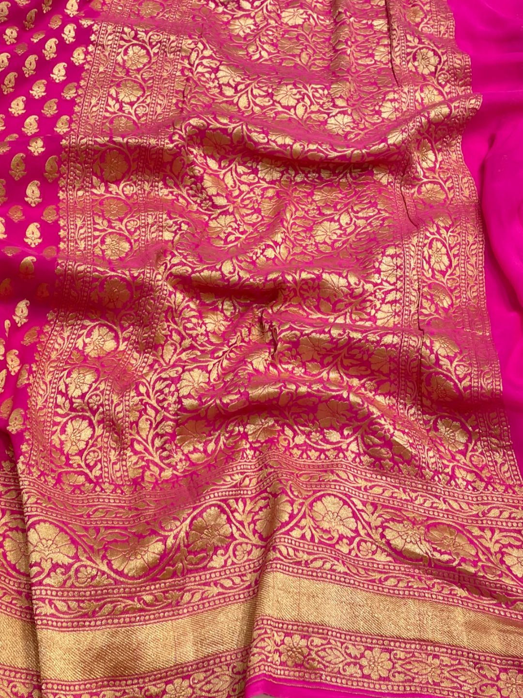 Pink Chiffon Banarasi saree border closeup