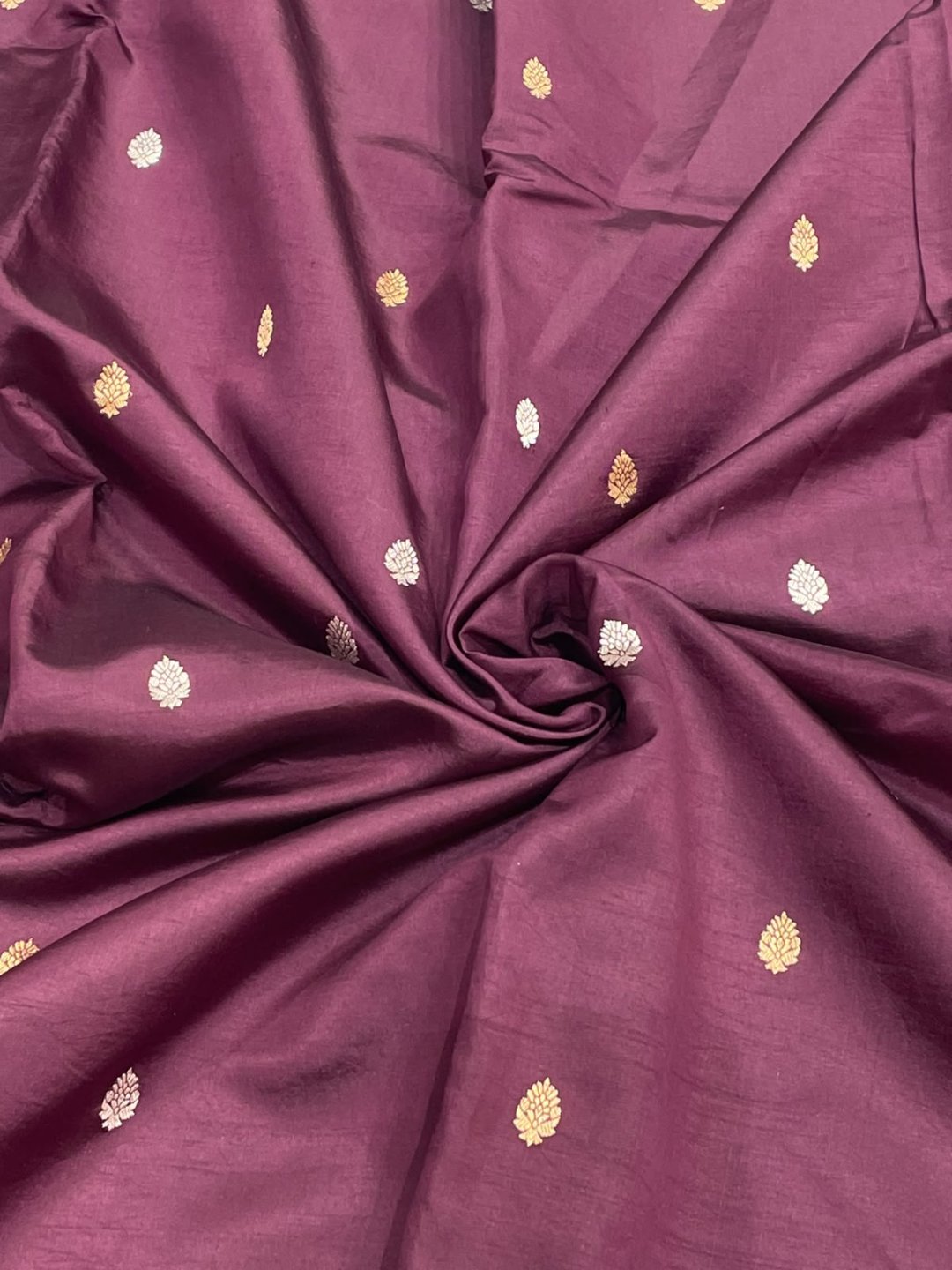 Deep Maroon Katan Silk Banarasi saree border closeup