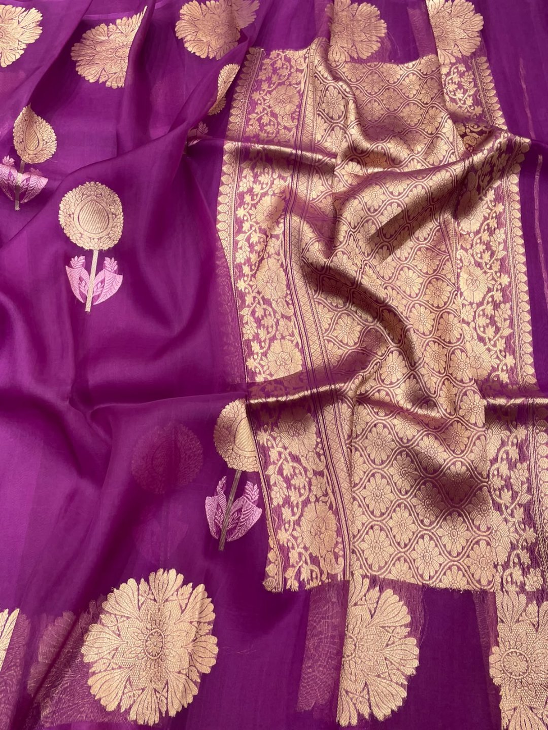 Magenta pink Kora Silk Banarasi saree pallu detail
