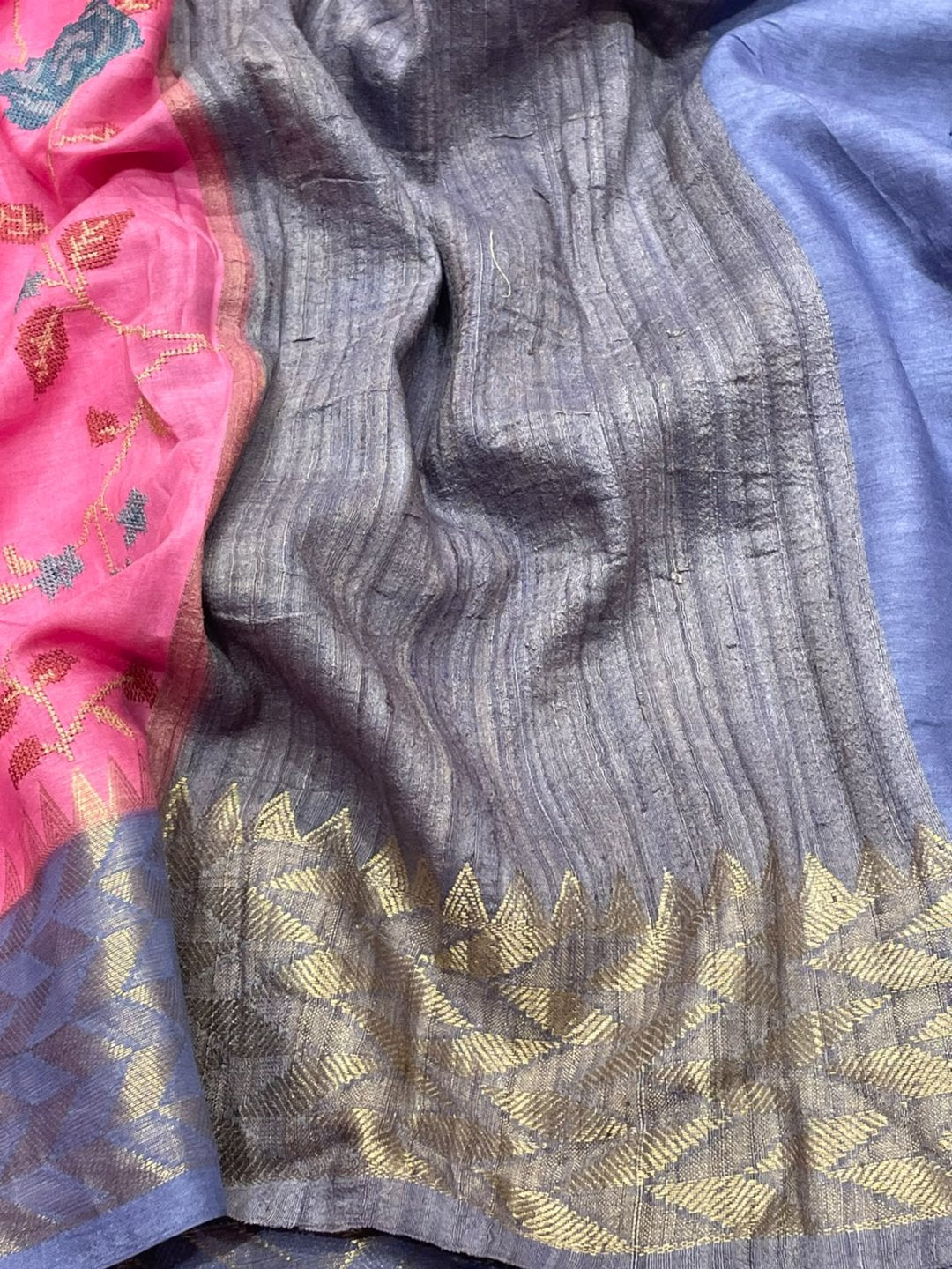 Pink with Sea blue border Tussar Silk Banarasi saree pallu detail