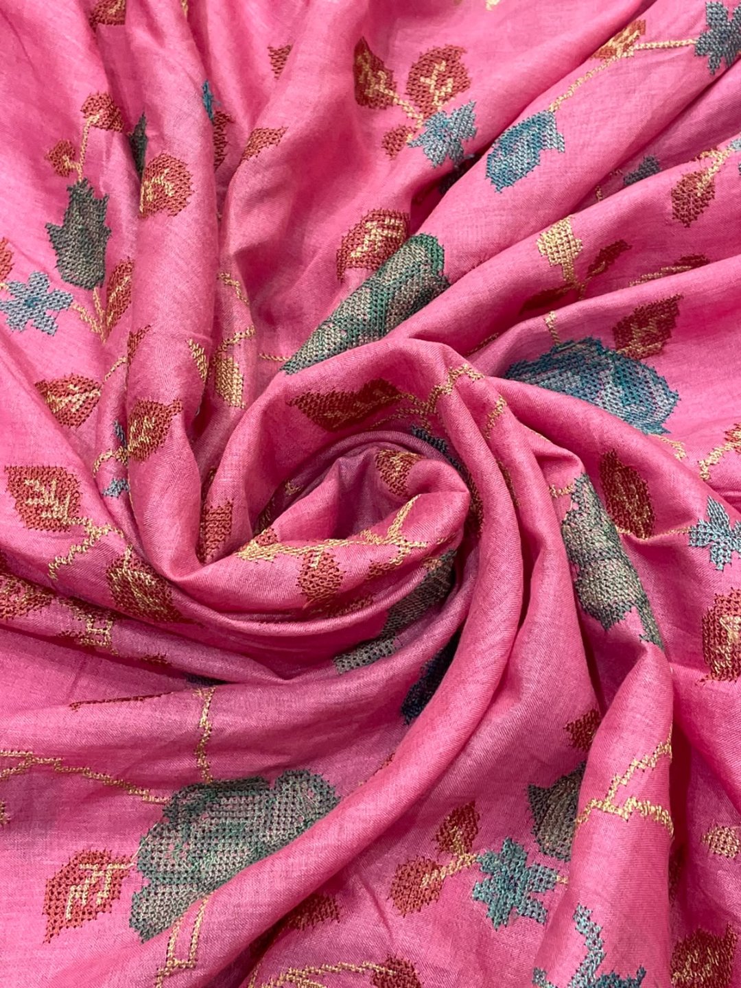 Pink with Sea blue border Tussar Silk Banarasi saree border closeup
