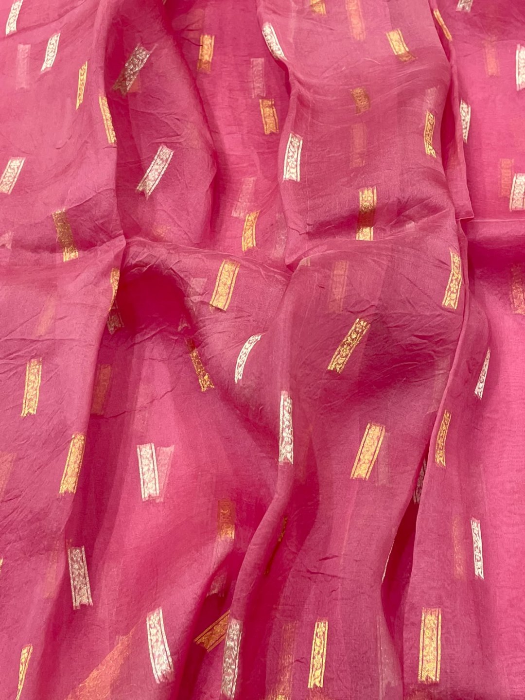 Rose pink Kora Silk Banarasi saree border closeup