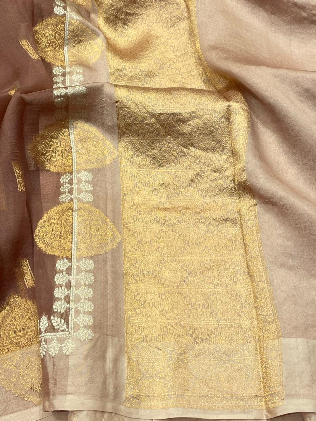 Dusty Pink Kora Silk Banarasi saree pallu detail