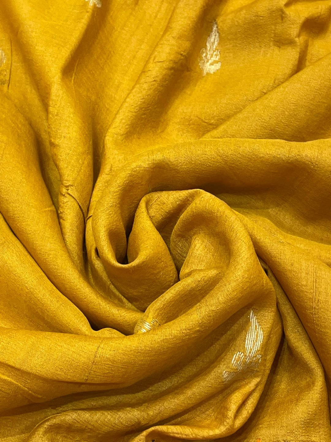 Musturd yello with Red border Tussar Silk Banarasi saree border closeup