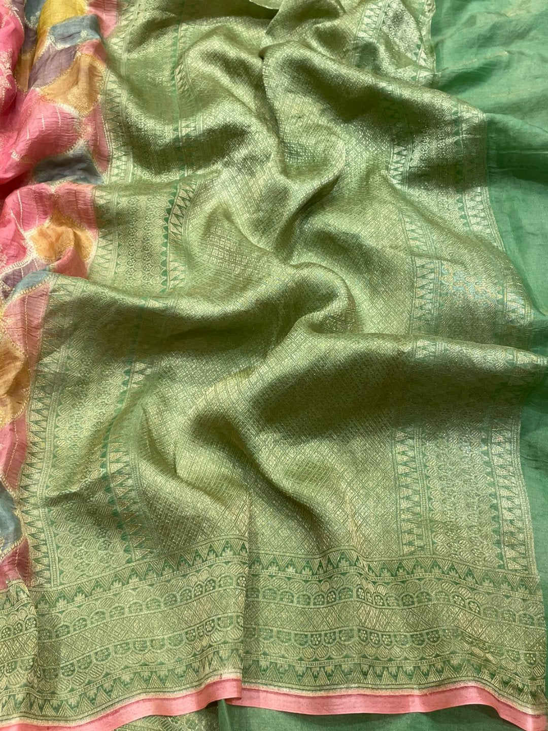 Pink with Green border Tissue Silk Banarasi saree pallu detail