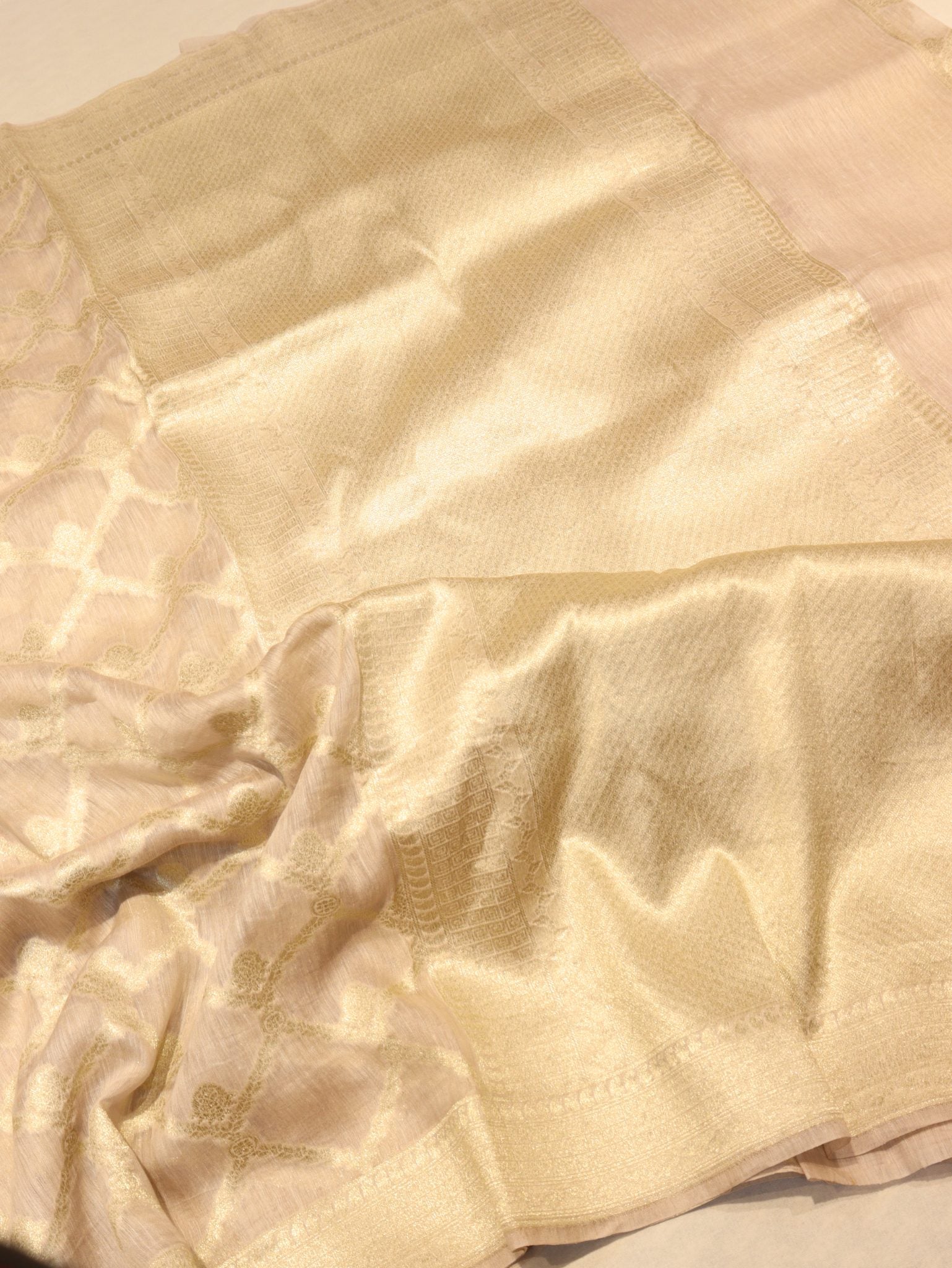 Beige Katan Silk Banarasi saree pallu detail – Hikayat Banaras
