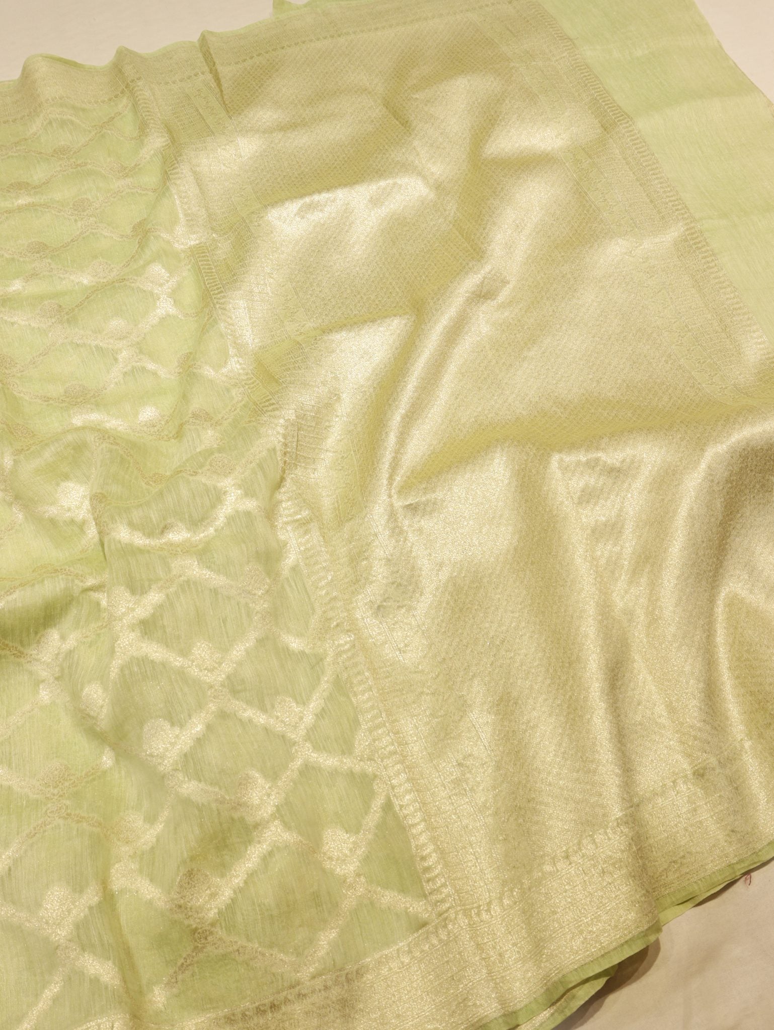 Green Katan Silk Banarasi saree pallu detail – Hikayat Banaras