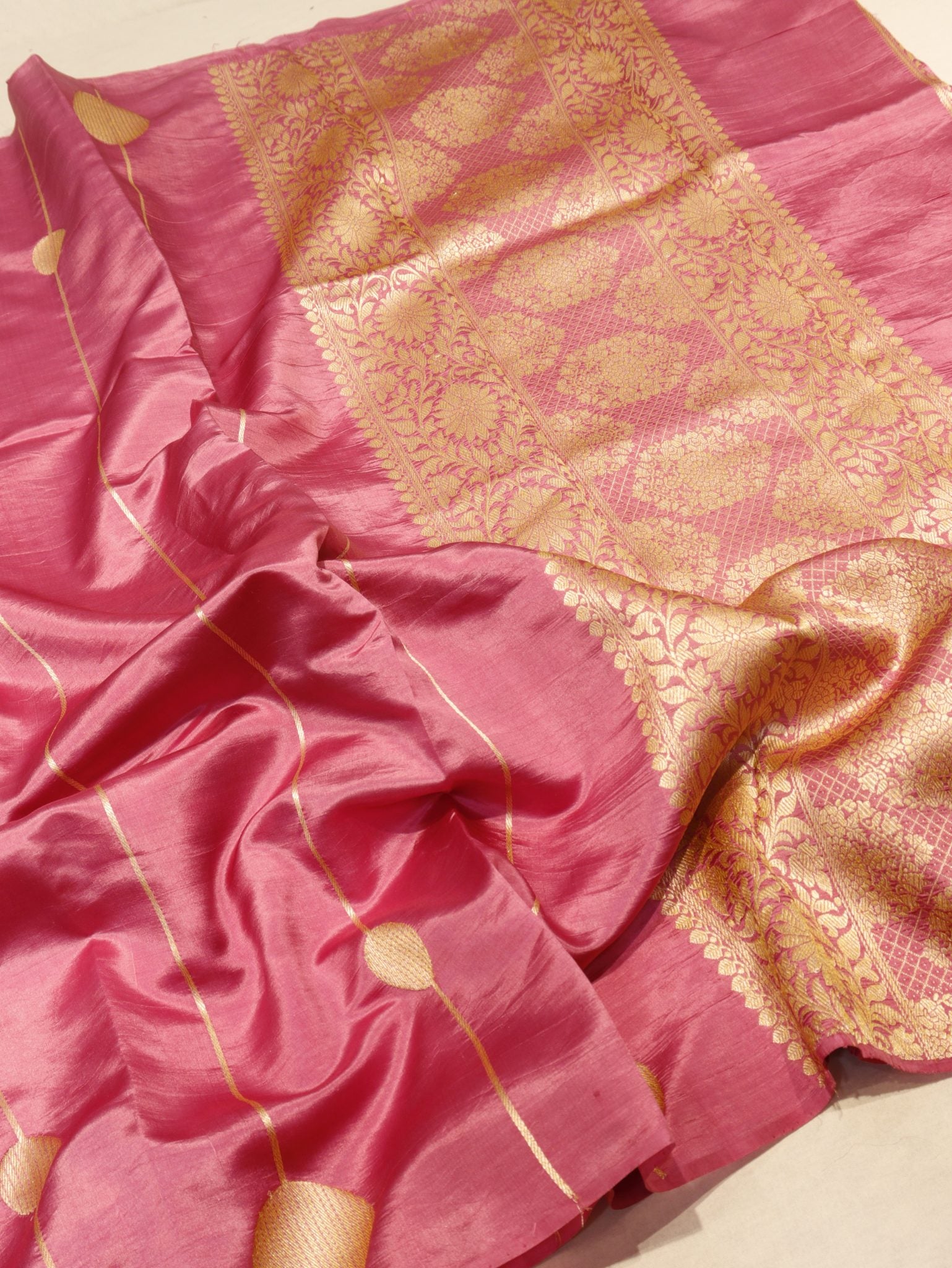 Pink Soft Katan Banarasi saree pallu detail – Hikayat Banaras