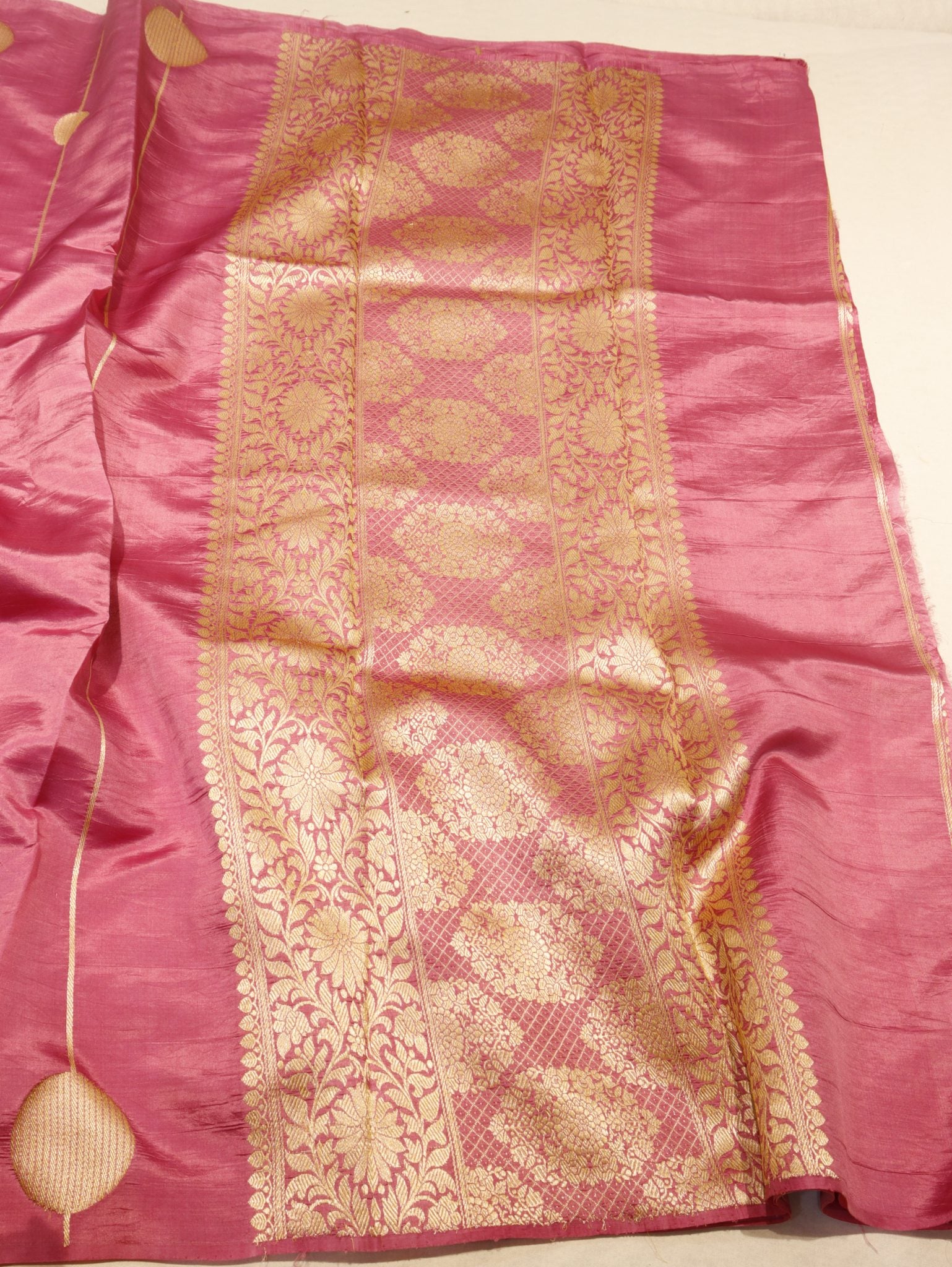 Pink Soft Katan Banarasi saree full spread – Hikayat Banaras