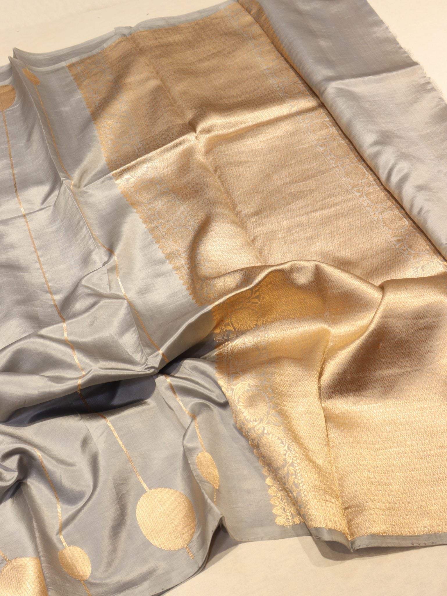 Grey Soft Katan Banarasi saree pallu detail – Hikayat Banaras