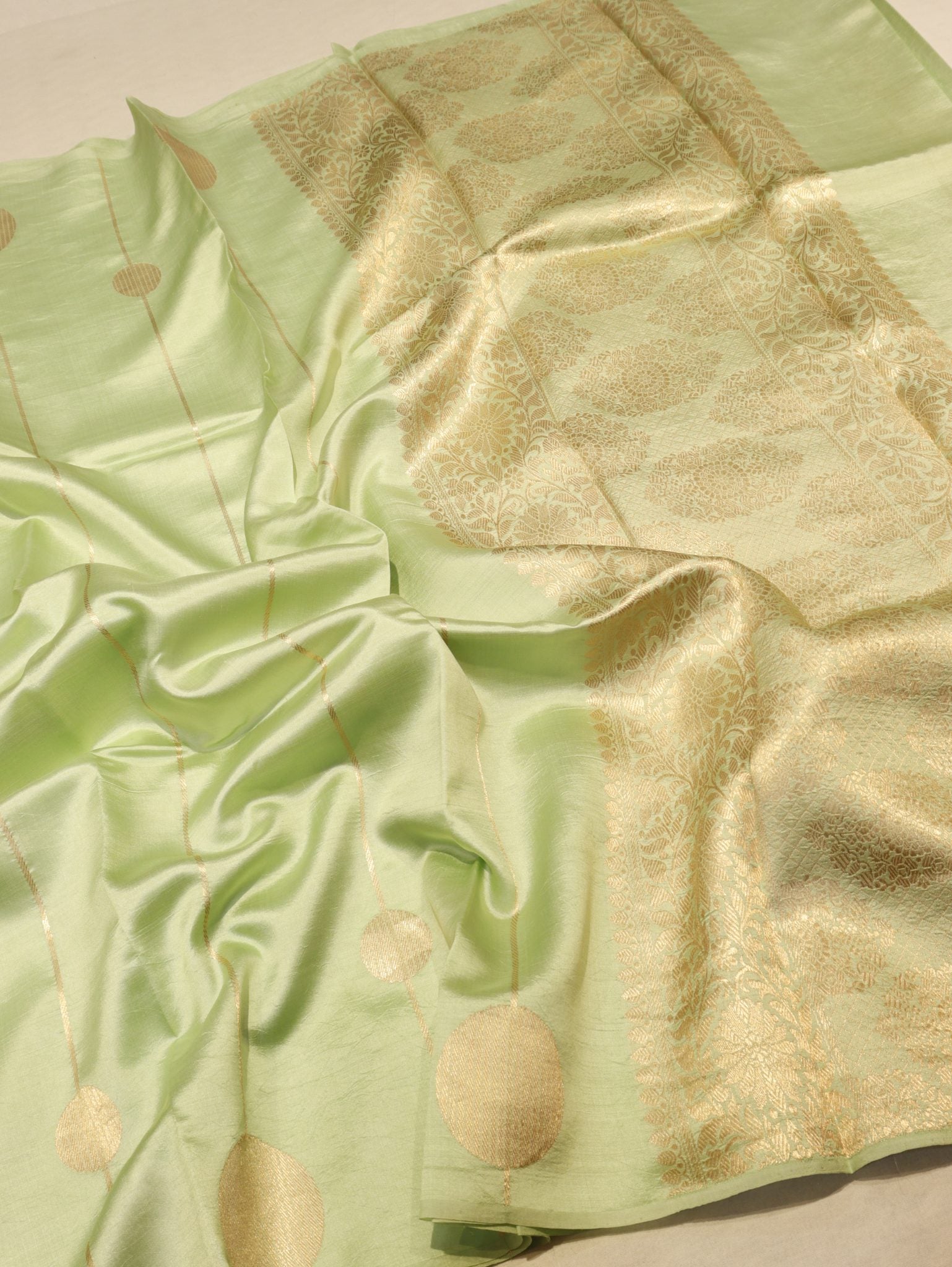 Green Soft Katan Banarasi saree pallu detail – Hikayat Banaras