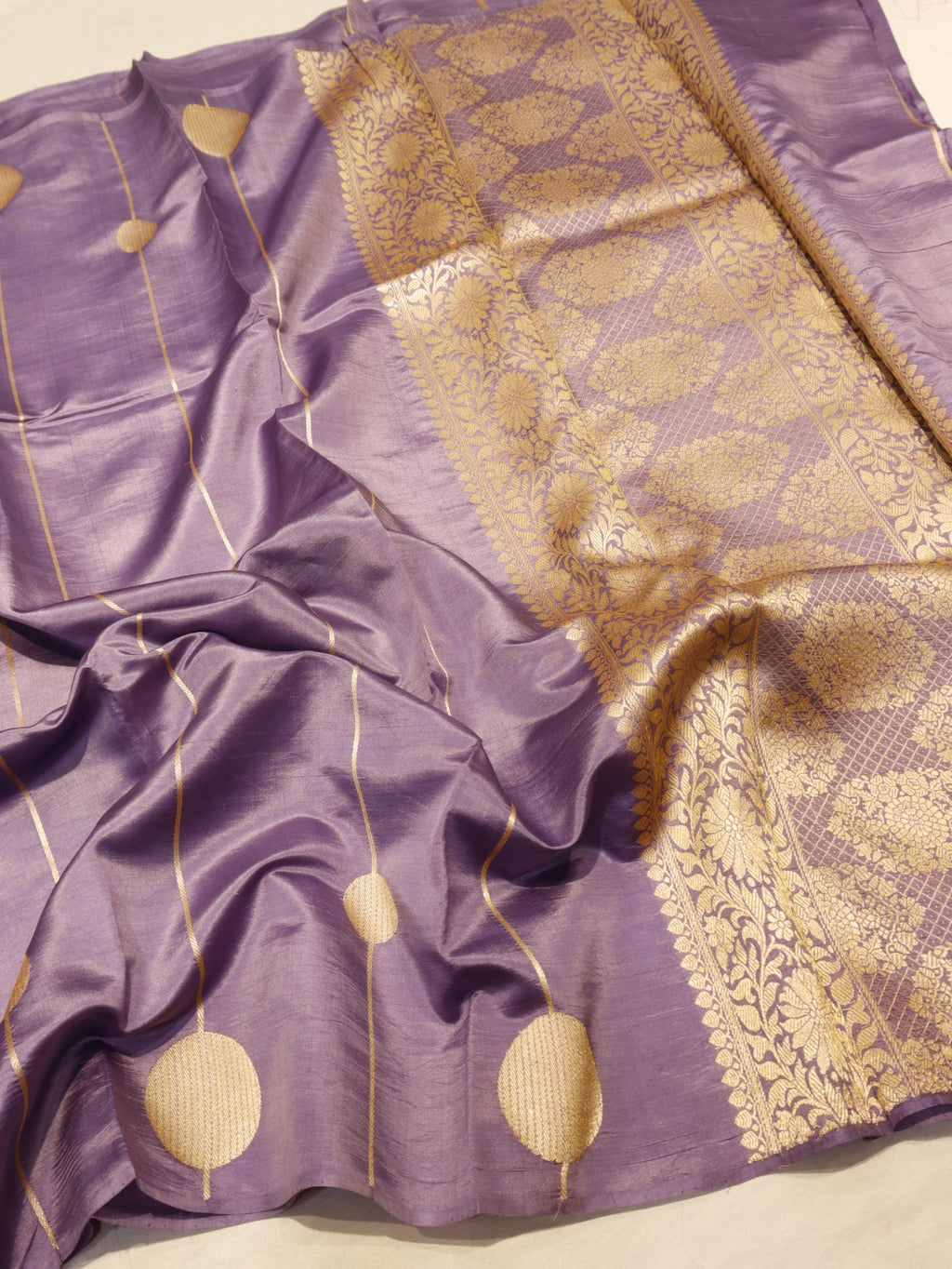 Lavender Soft Katan Banarasi saree pallu detail – Hikayat Banaras