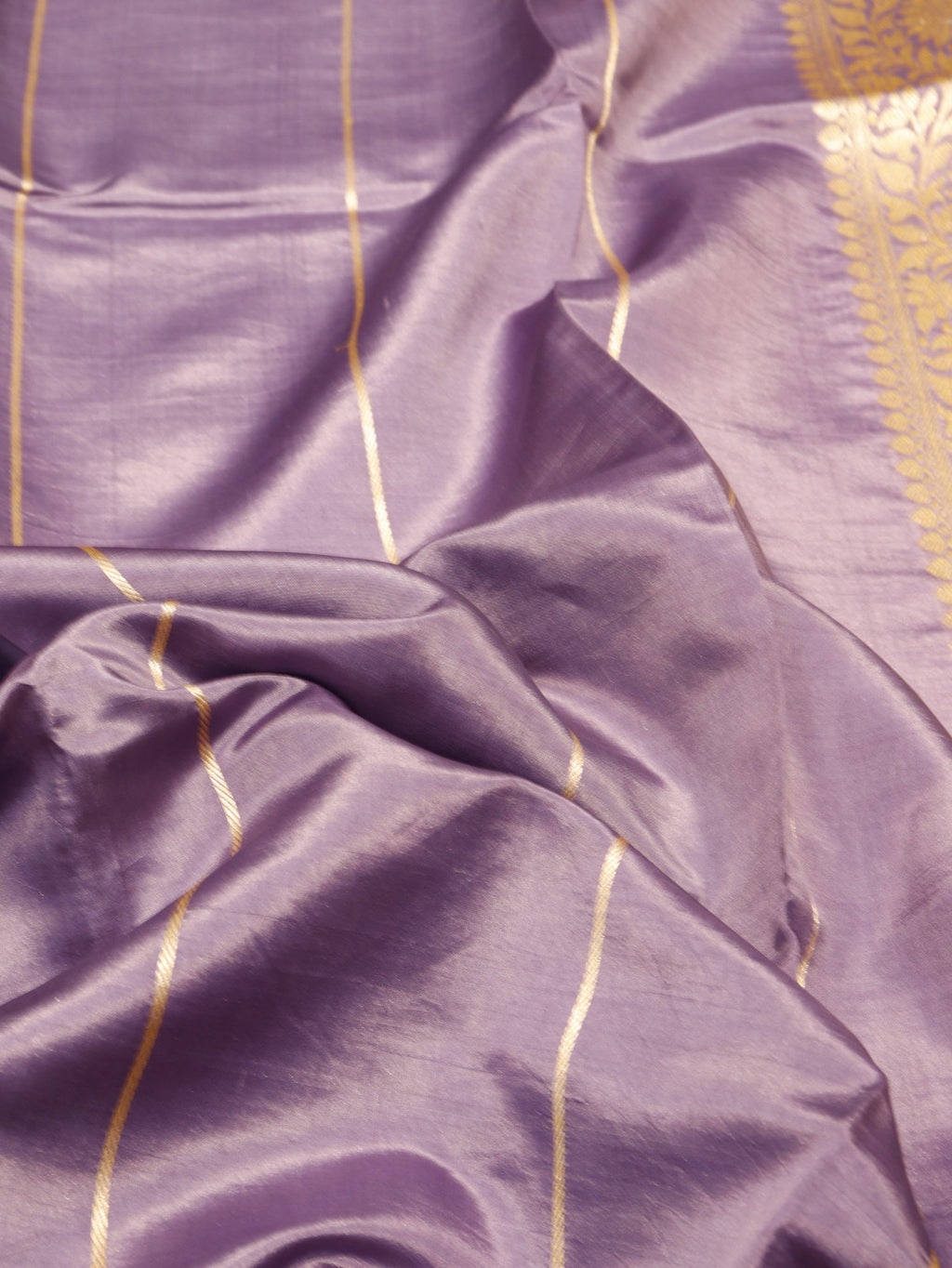 Lavender Soft Katan Banarasi saree border closeup – Hikayat Banaras
