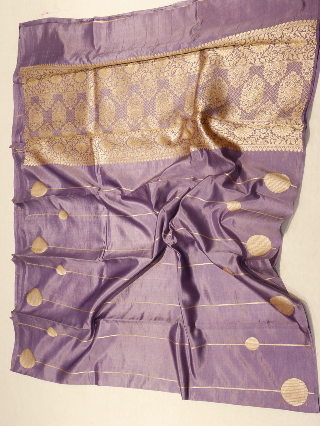 Lavender Soft Katan Banarasi saree texture detail – Hikayat Banaras