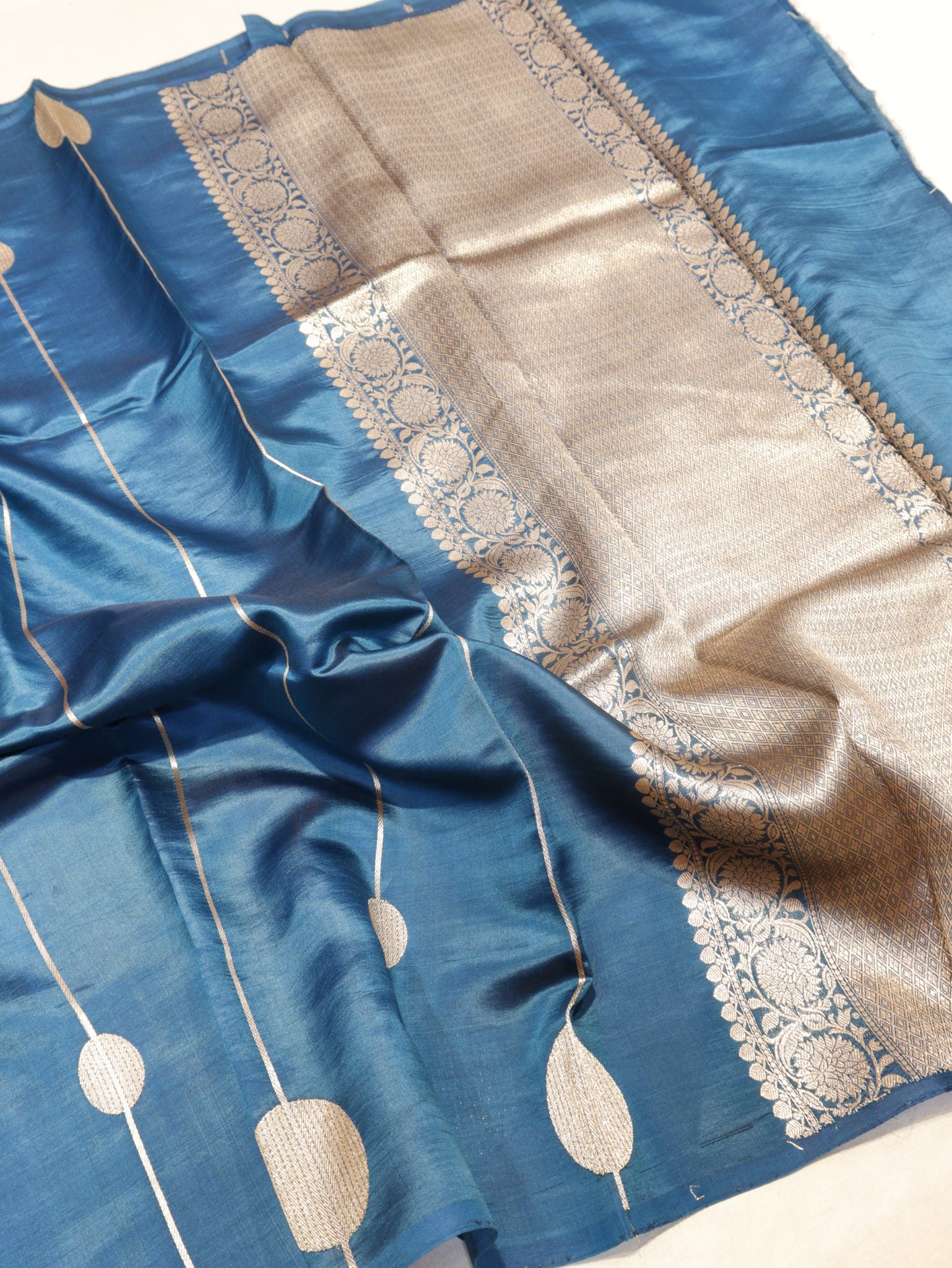 Peacock Blue Soft Katan Banarasi saree pallu detail – Hikayat Banaras