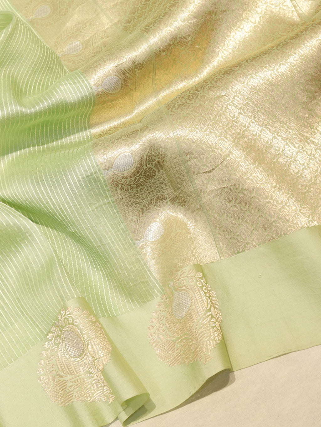 Green Kora Silk Banarasi saree pallu detail – Hikayat Banaras