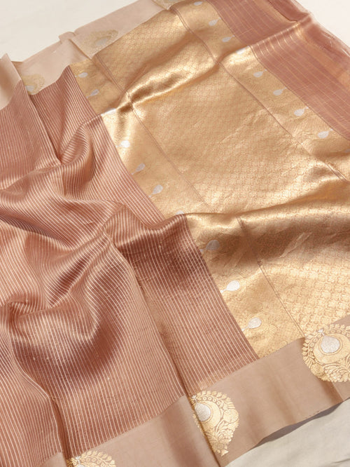 Coffee Brown Kora Silk Banarasi saree pallu detail – Hikayat Banaras