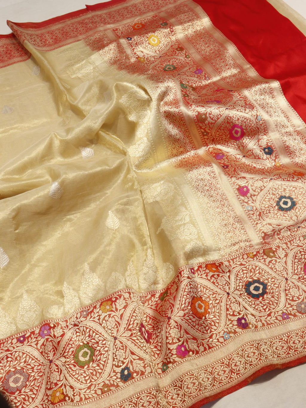 Gold Tissue Silk Banarasi saree pallu detail – Hikayat Banaras