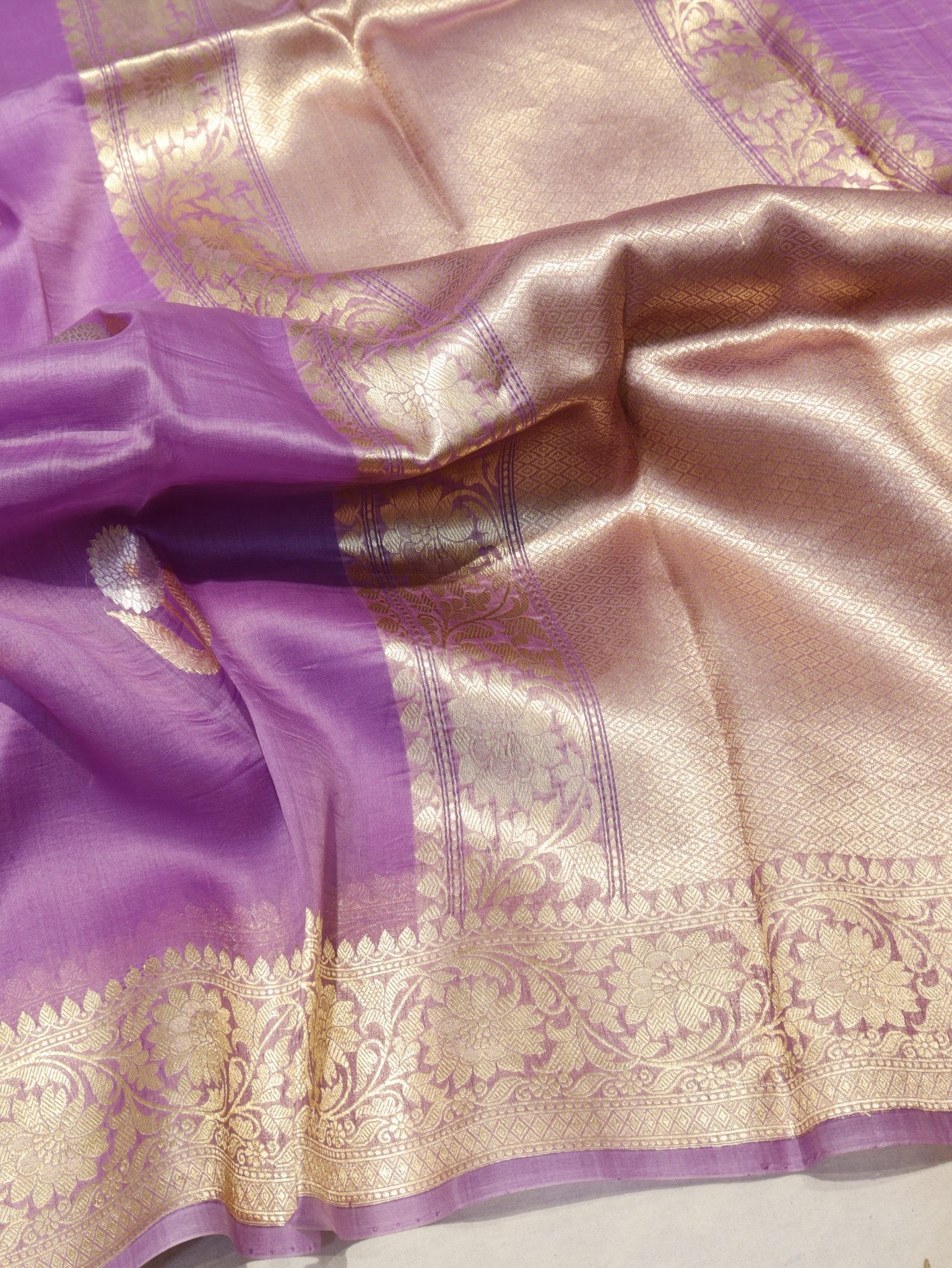 Lavender Kora Silk Banarasi saree pallu detail – Hikayat Banaras
