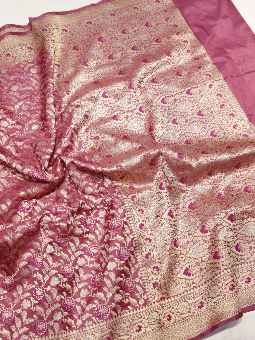 Onion Pink Katan Silk Banarasi saree pallu detail – Hikayat Banaras