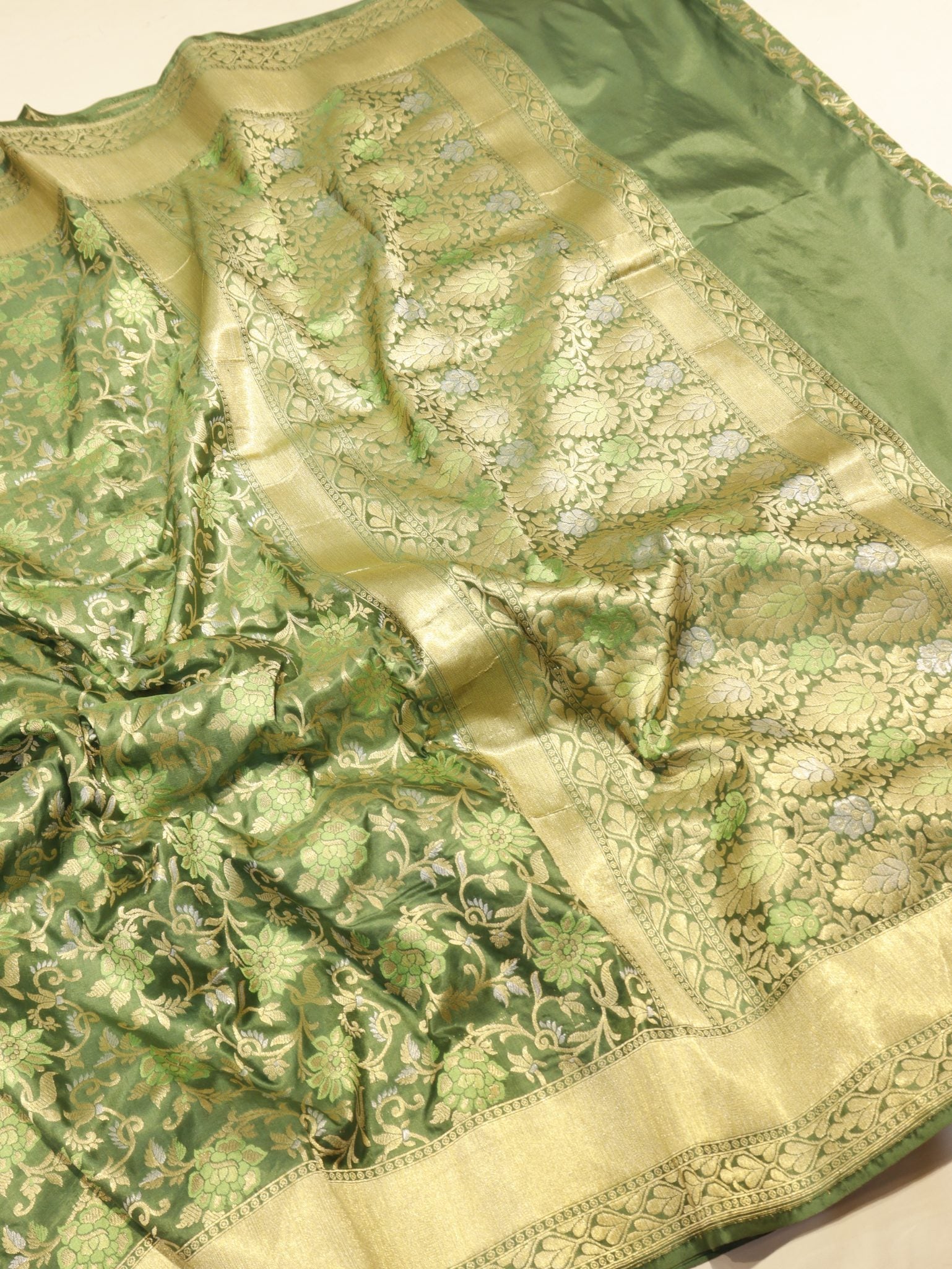 Bottle Green Katan Silk Banarasi saree texture detail – Hikayat Banaras
