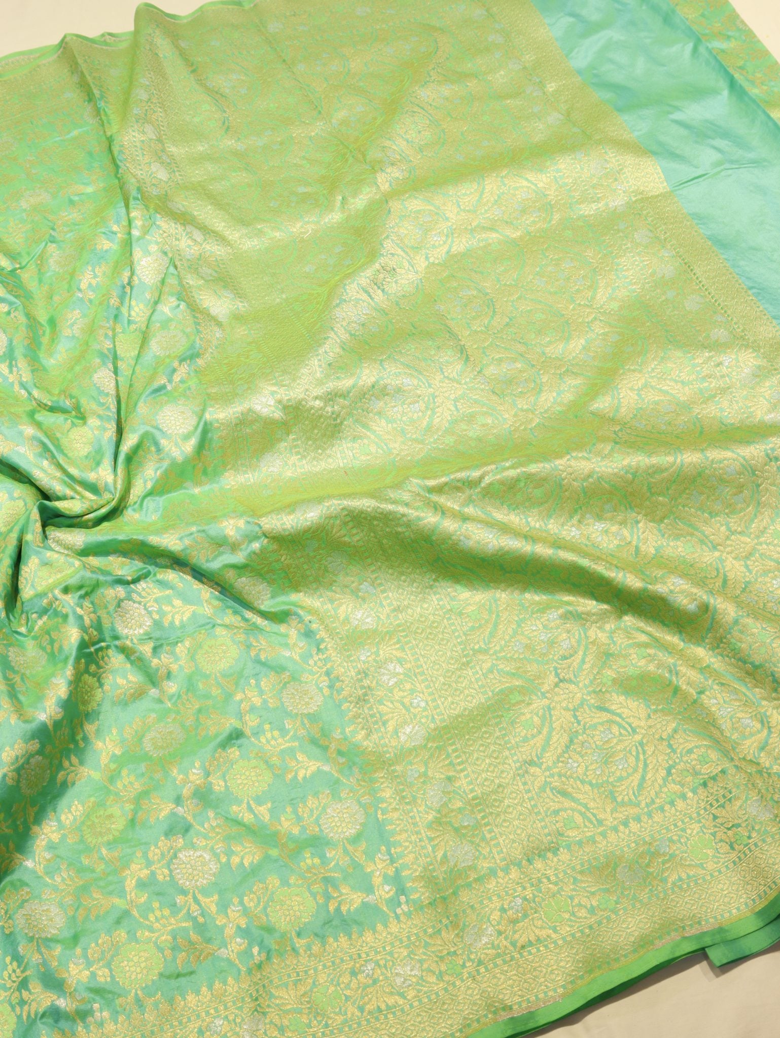 Green Katan Silk Banarasi saree pallu detail – Hikayat Banaras