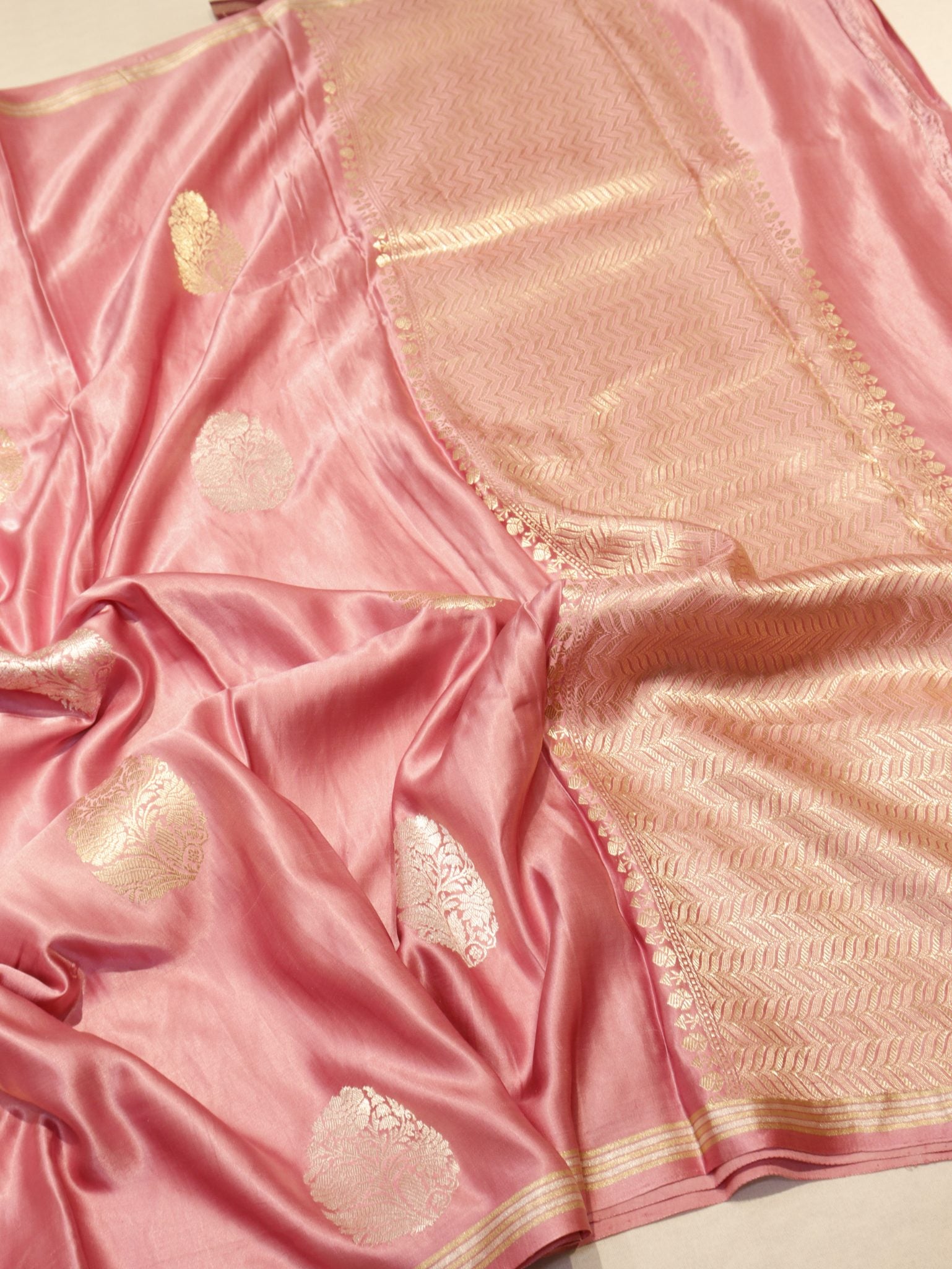 Pink Pure Mashru Silk Banarasi saree pallu detail