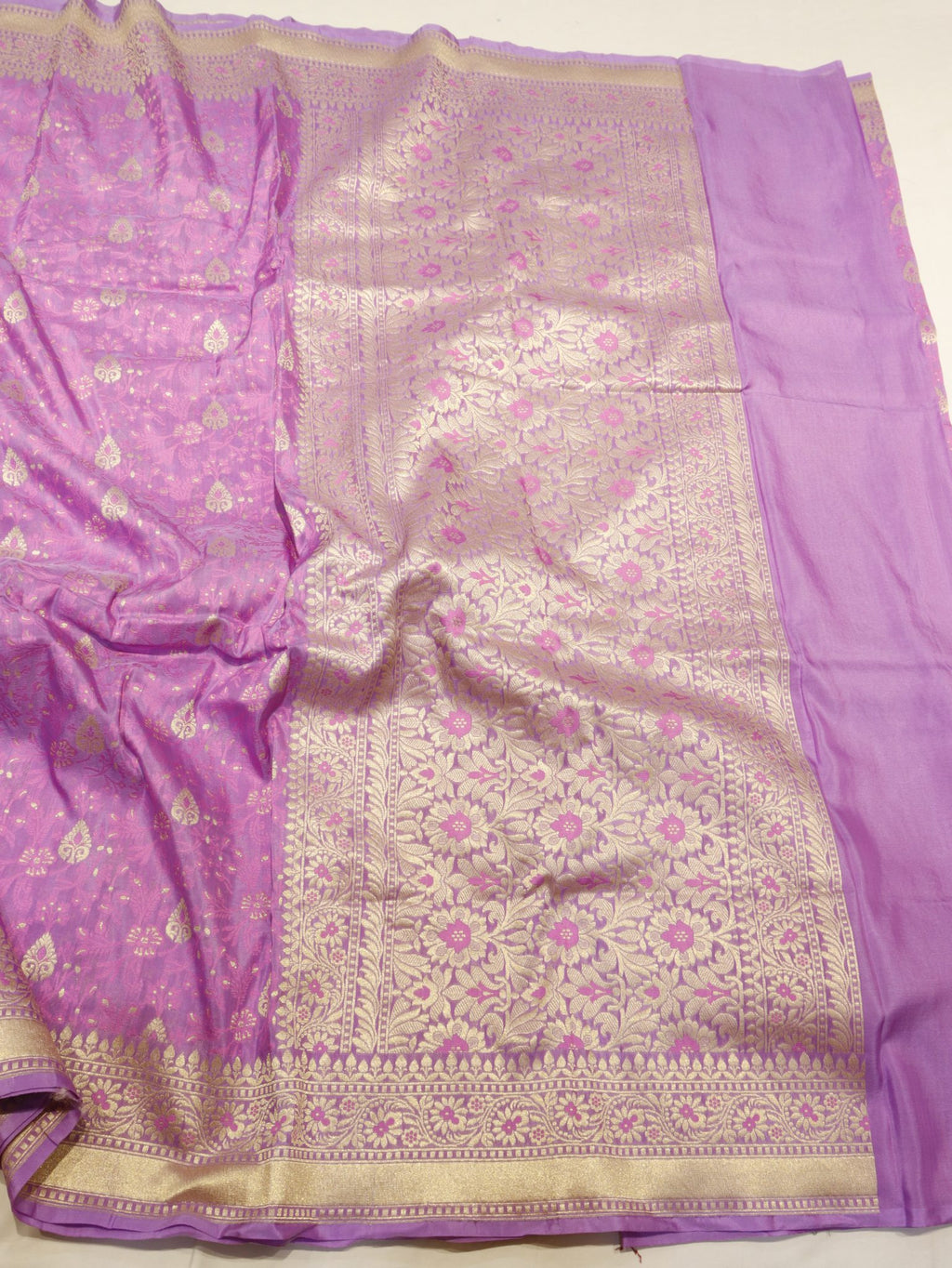 Lavender Summe Silk Banarasi saree full spread