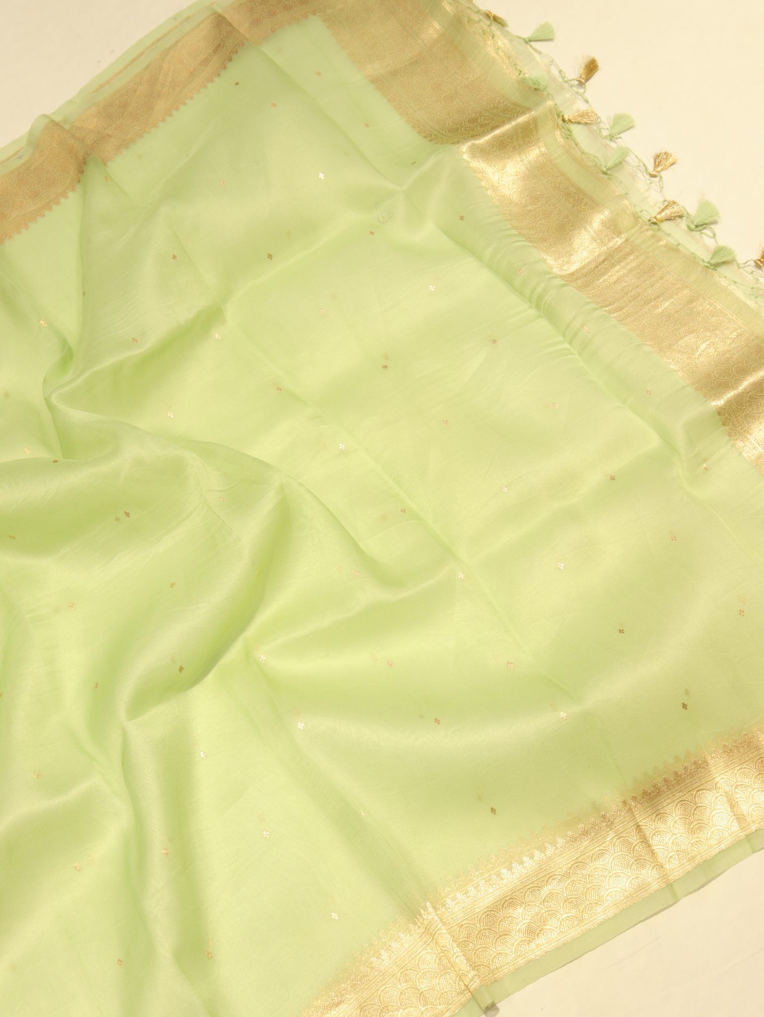 Green Linen Banarasi suit neckline detail